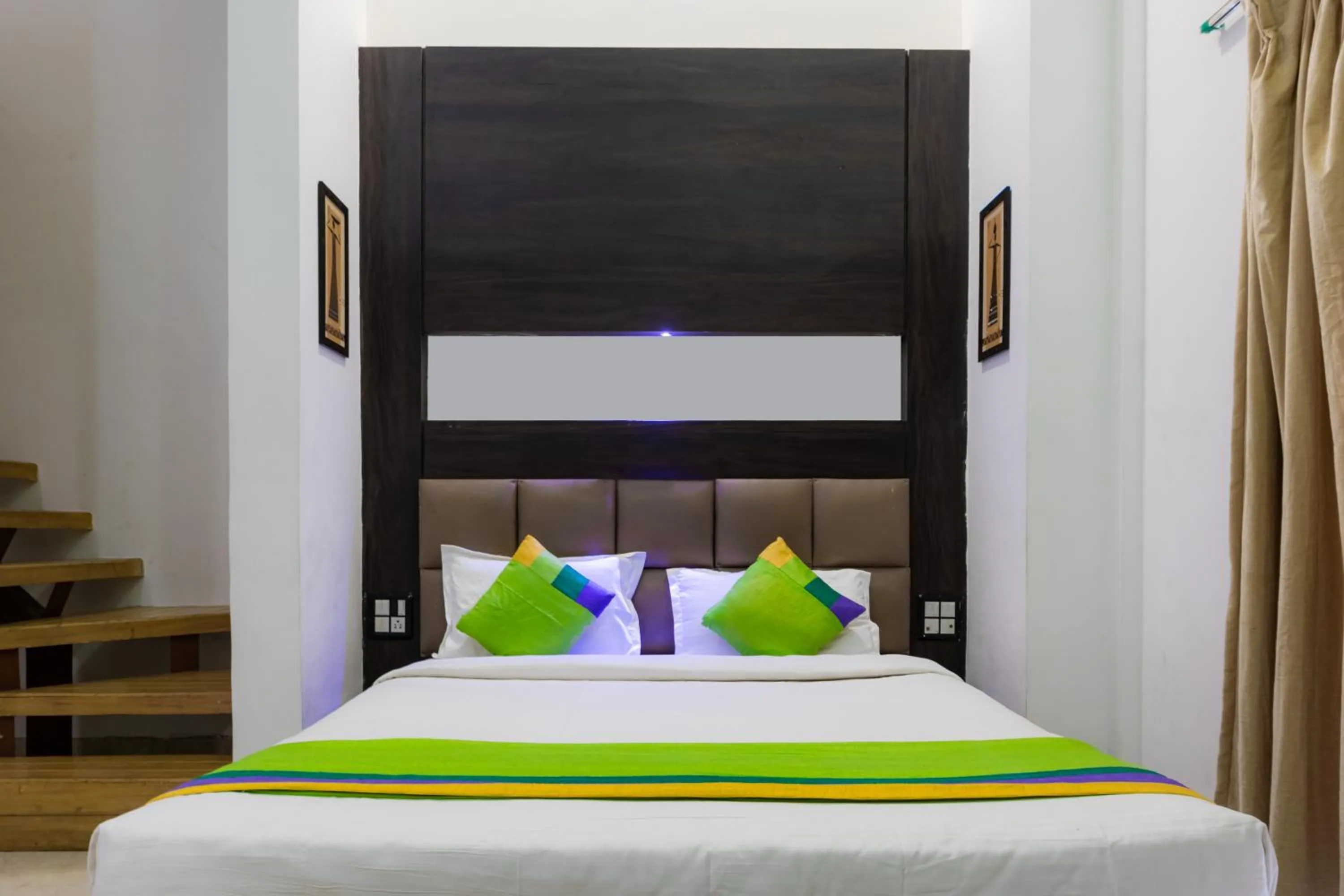 Bed in Treebo The Blue Roof