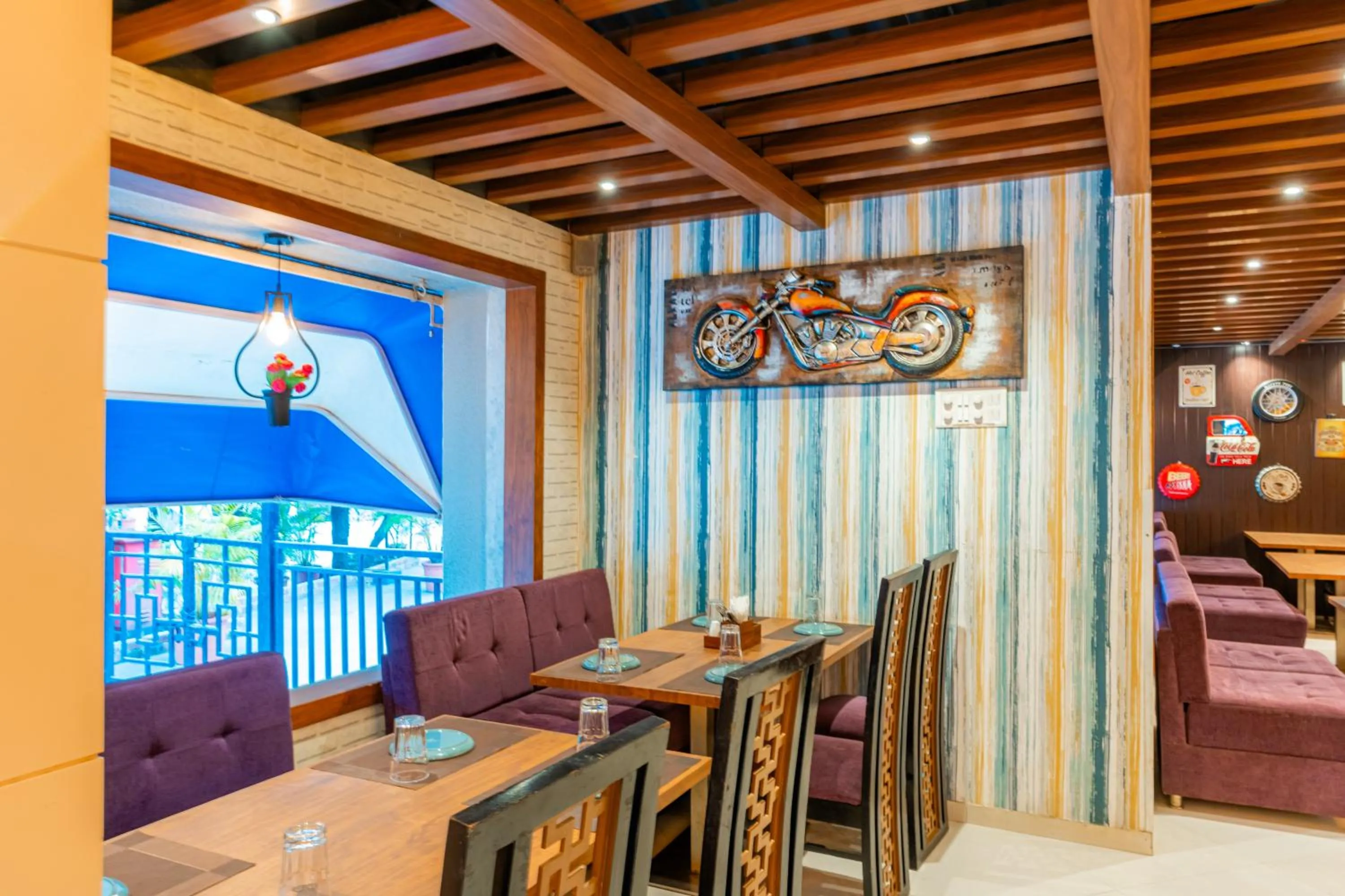 Restaurant/places to eat in Treebo The Blue Roof