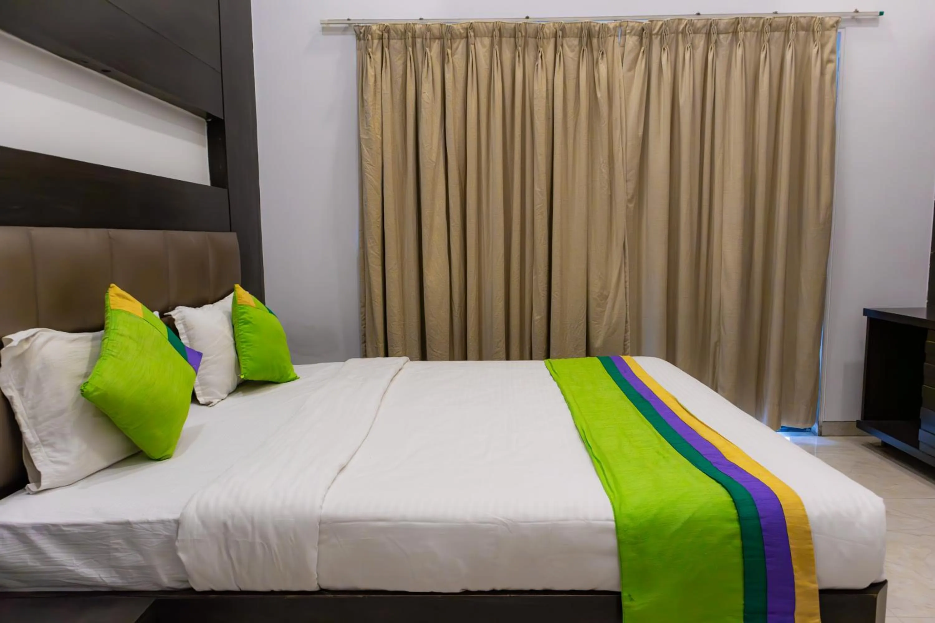 Bed in Treebo The Blue Roof