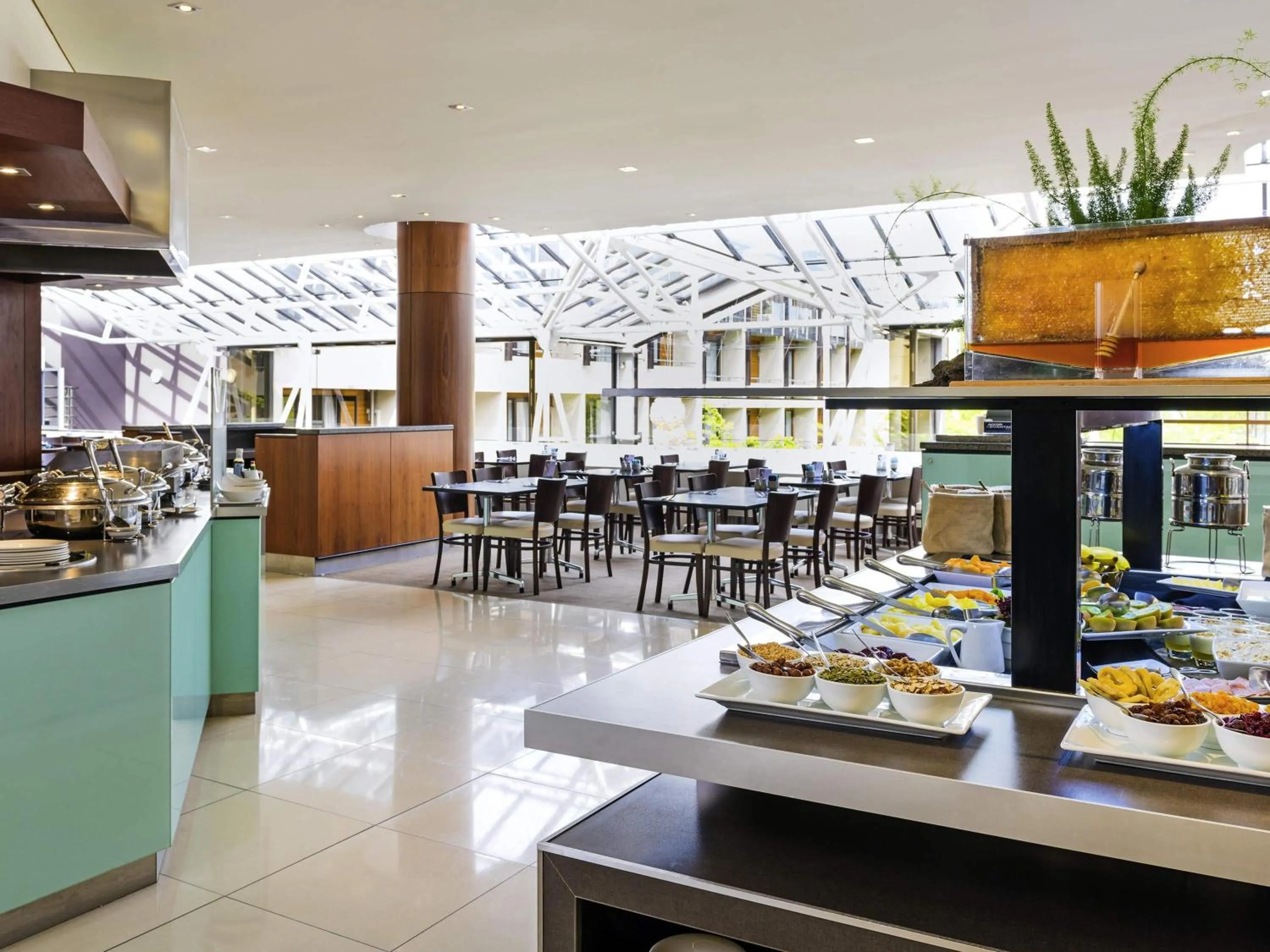 Restaurant/places to eat in Novotel Queenstown Lakeside