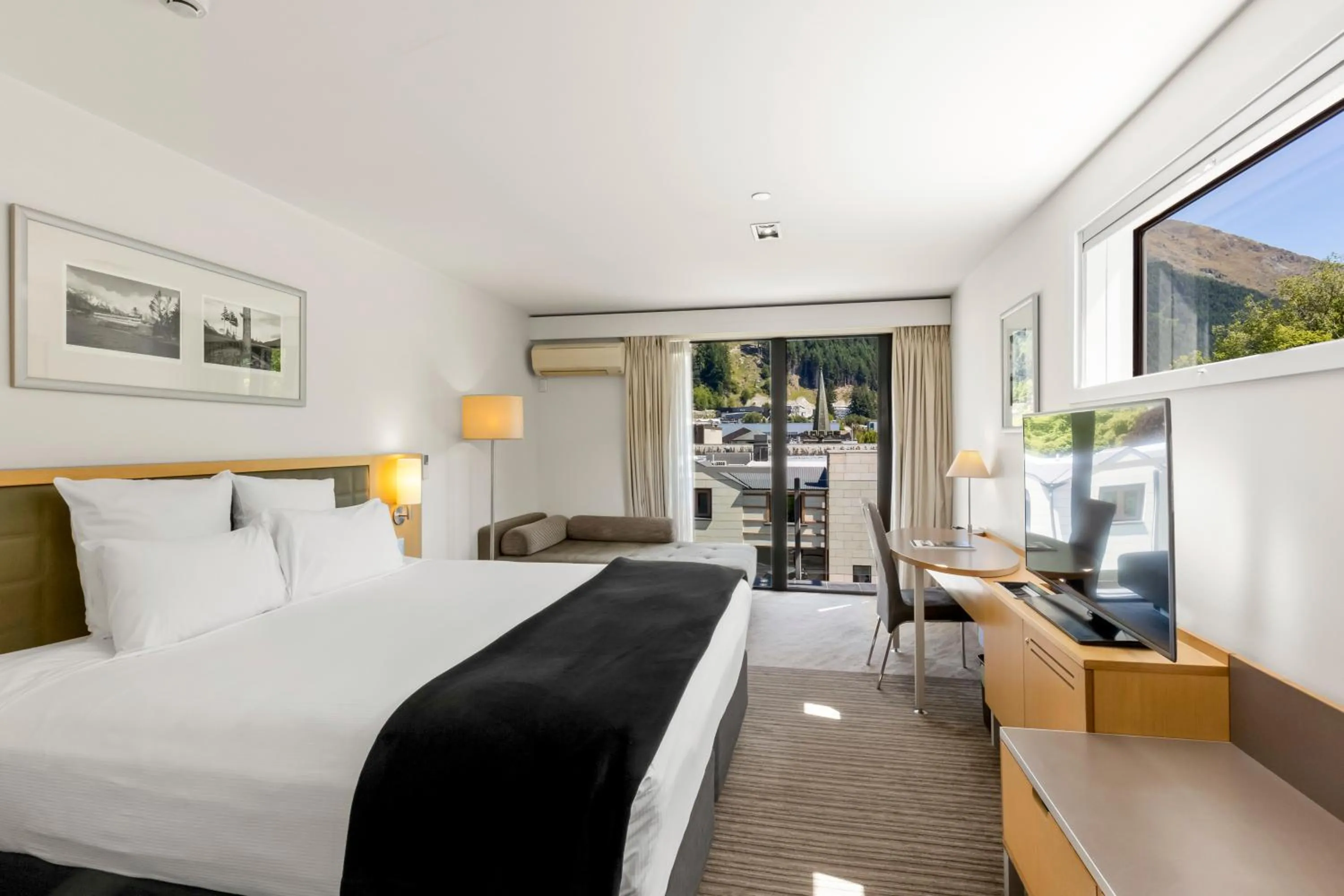 TV and multimedia, Bed in Novotel Queenstown Lakeside