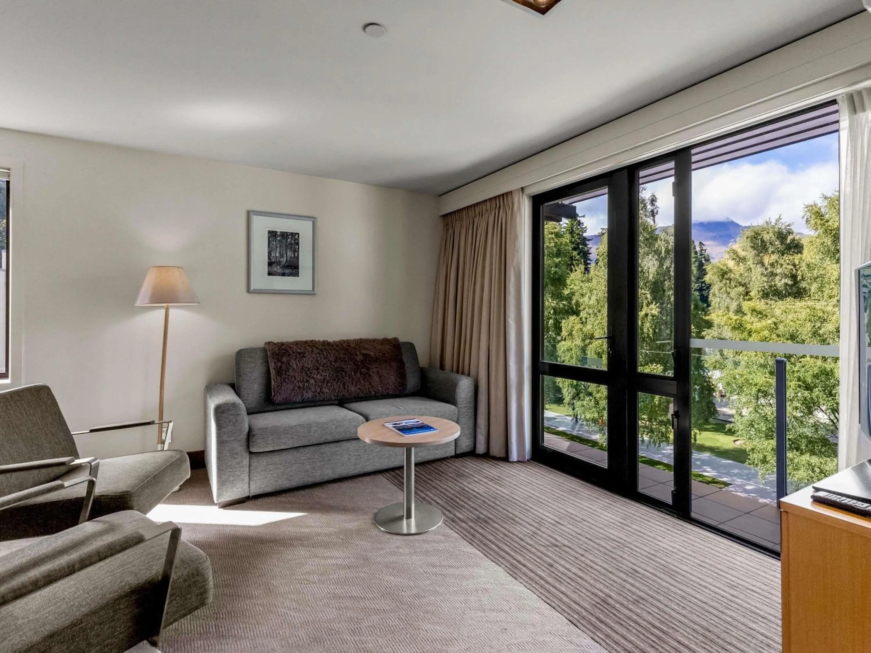 Bedroom in Novotel Queenstown Lakeside