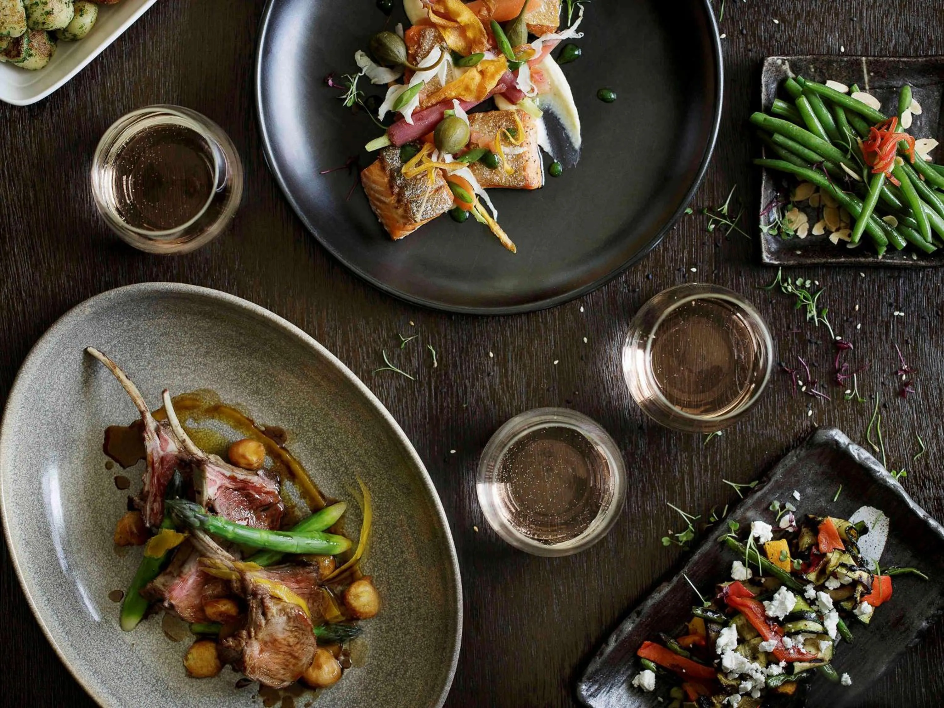 Restaurant/places to eat in Novotel Queenstown Lakeside