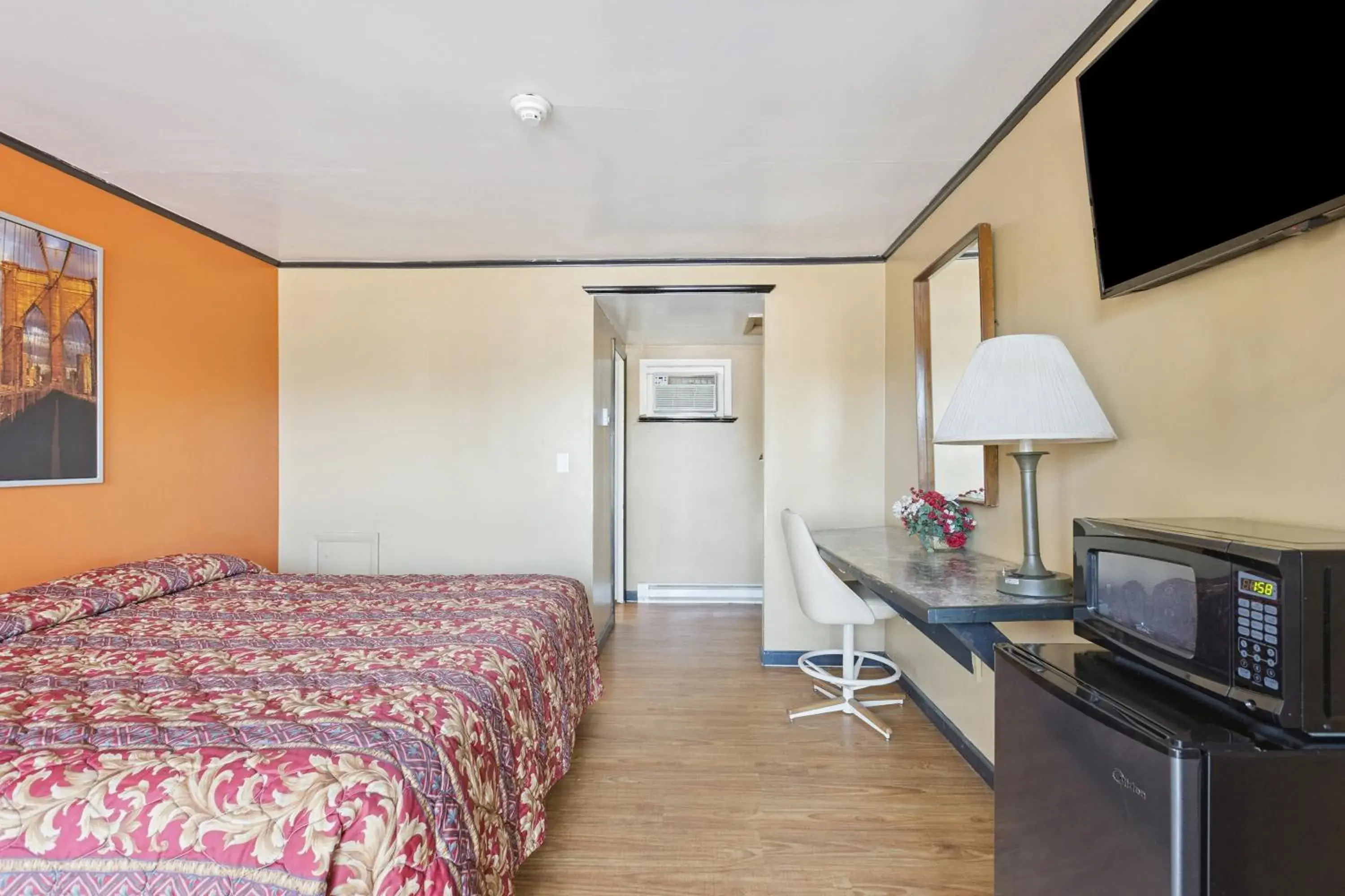 Bedroom, Bed in Currys Motel by OYO Saginaw MI Bedroom, Bed in Currys Motel by OYO Saginaw MI