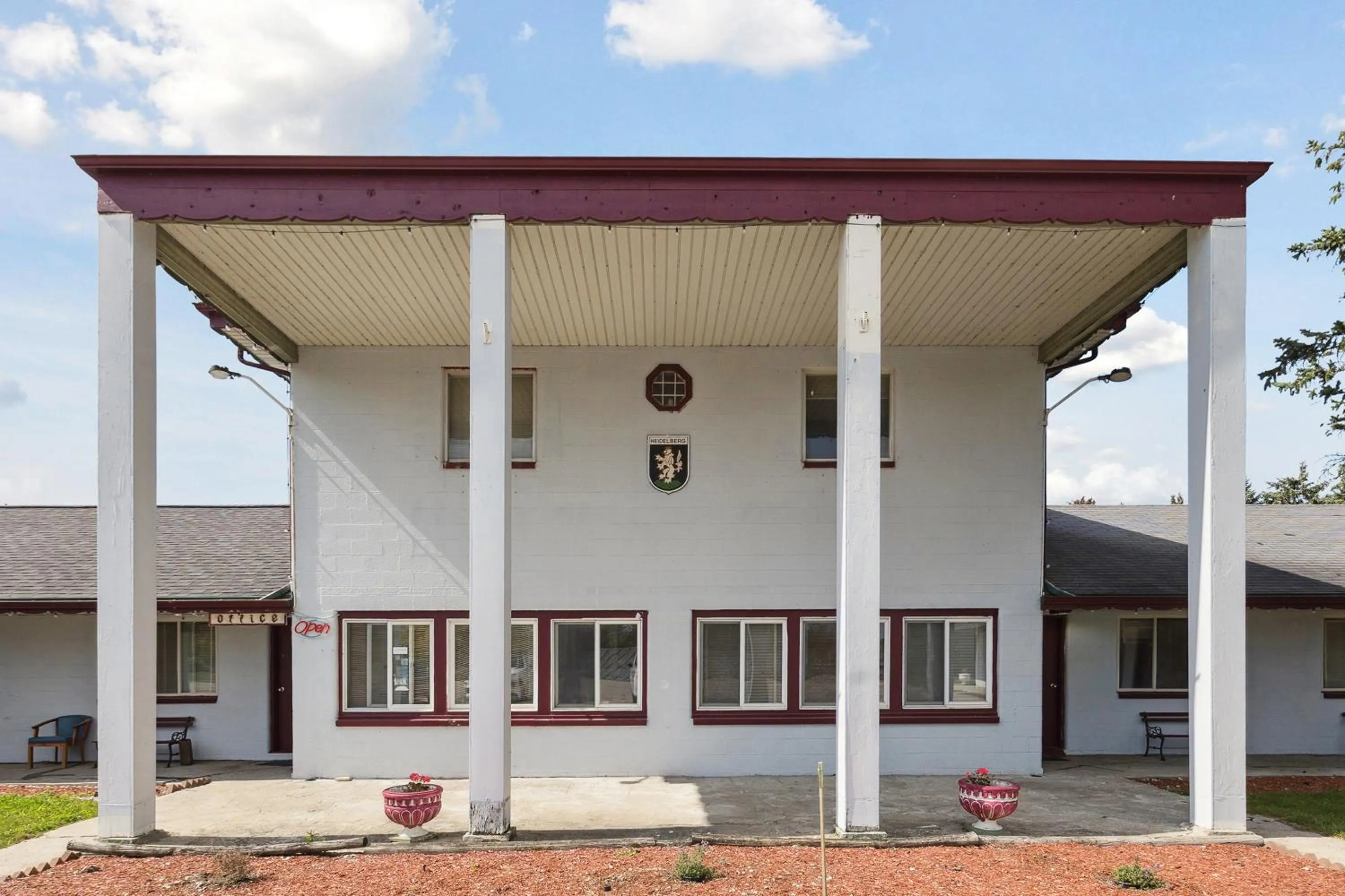 Facade/entrance in Currys Motel by OYO Saginaw MI