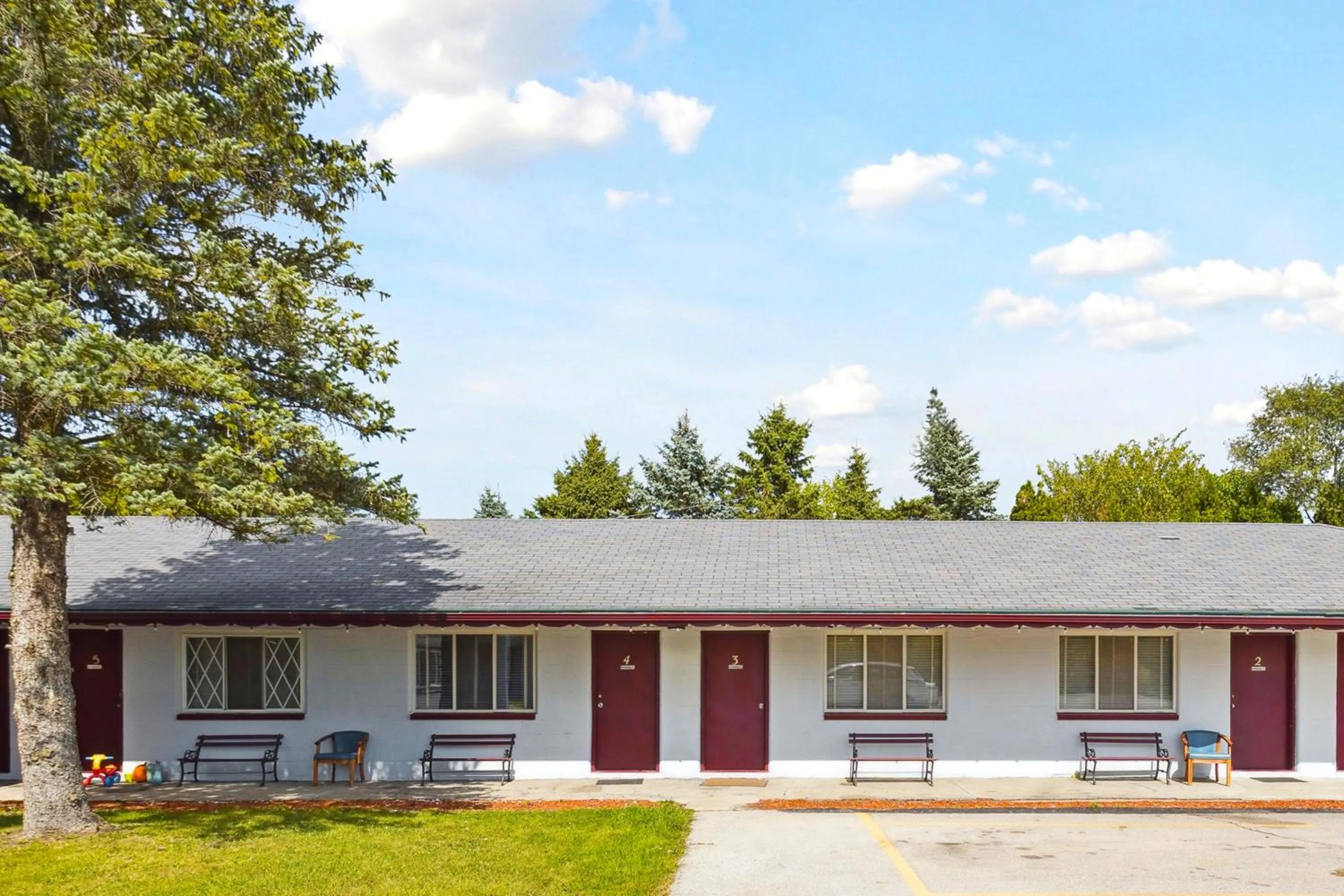 Property building in Currys Motel by OYO Saginaw MI