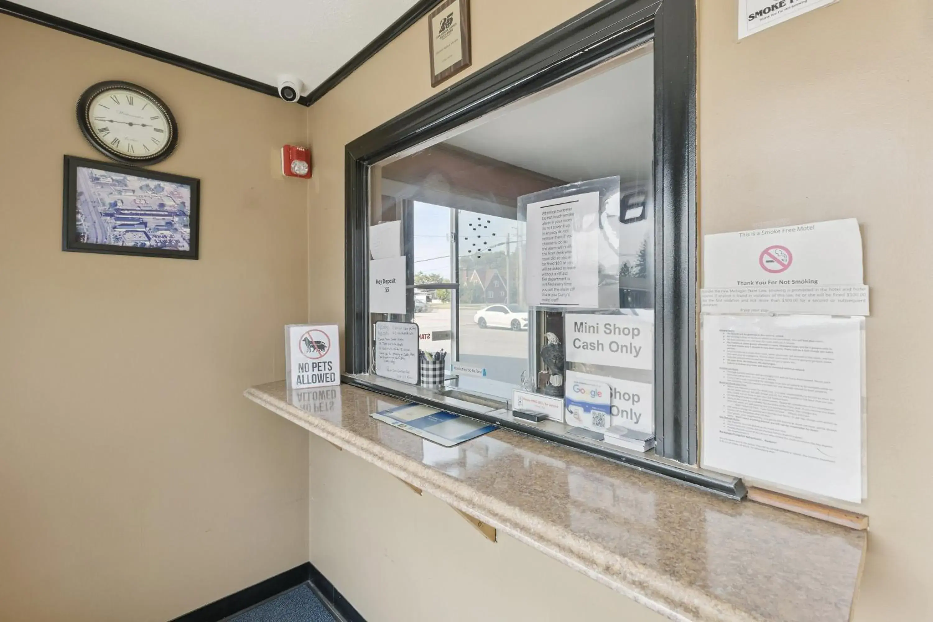 Lobby or reception in Currys Motel by OYO Saginaw MI Lobby or reception in Currys Motel by OYO Saginaw MI