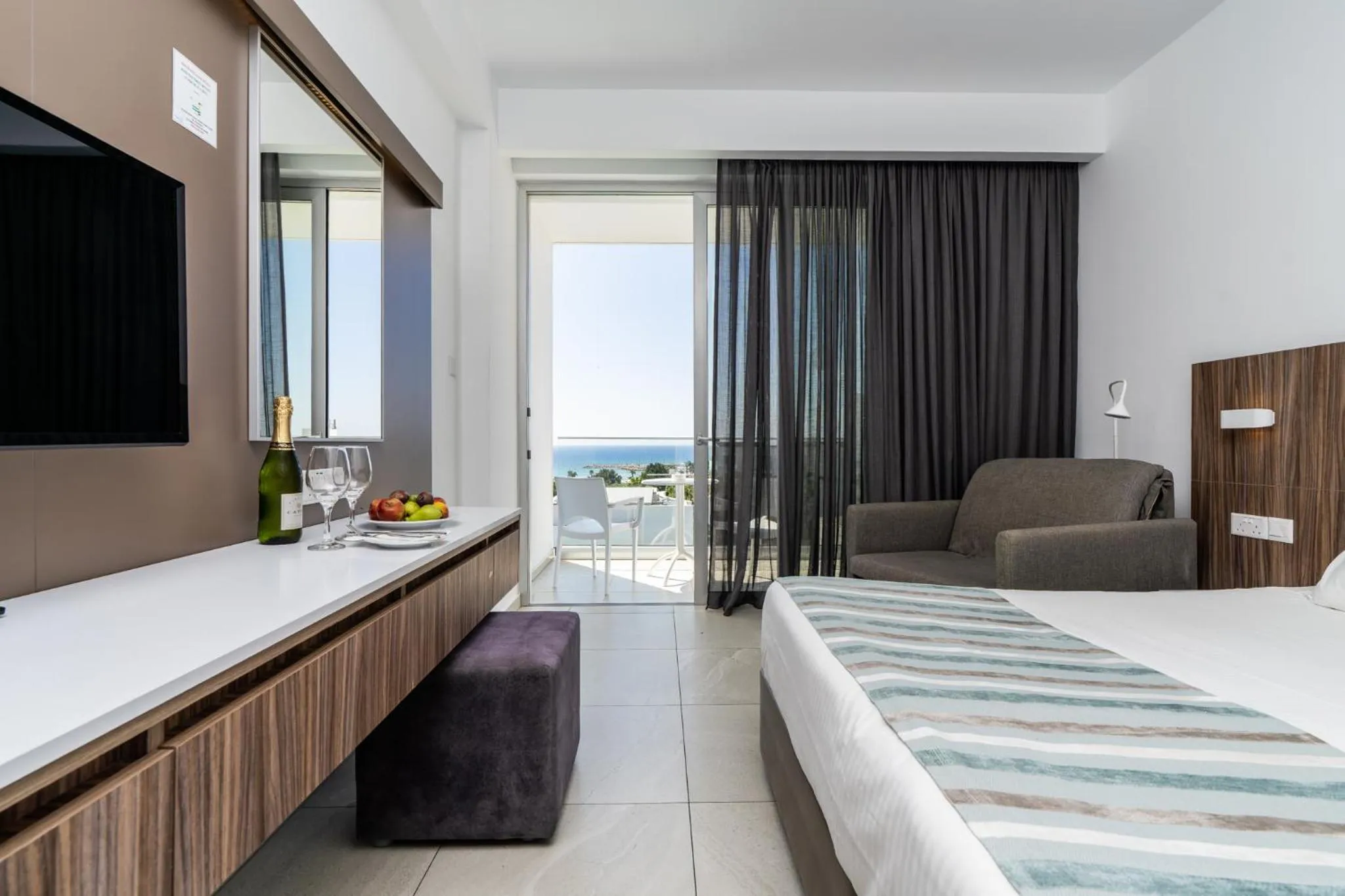 Pool view, Bed in Eleana Hotel