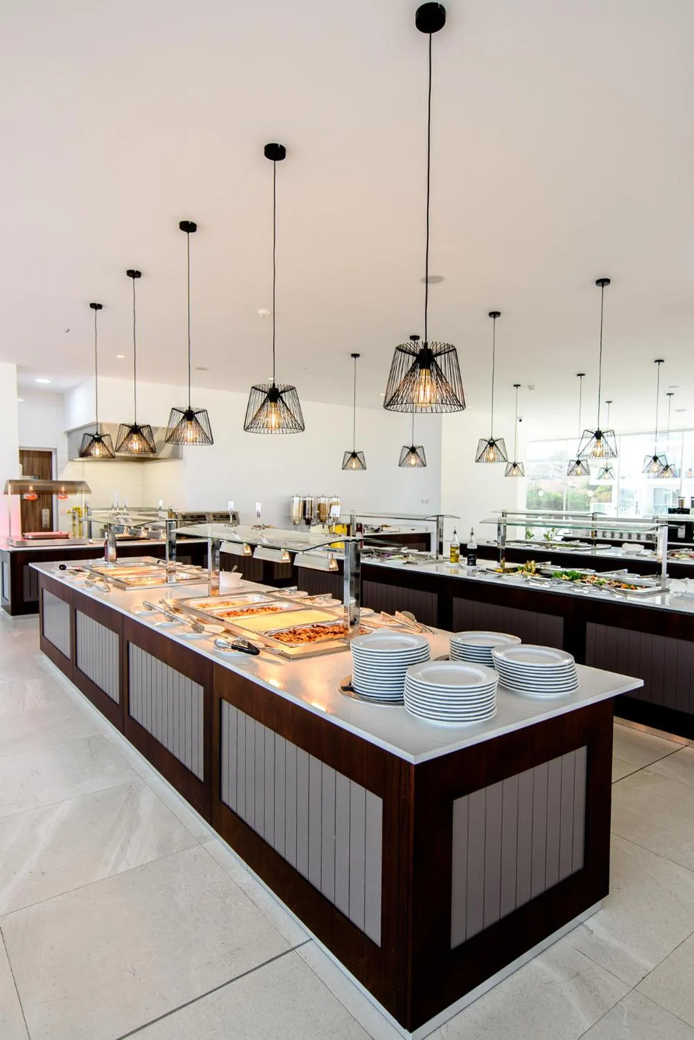 Restaurant/places to eat in Eleana Hotel