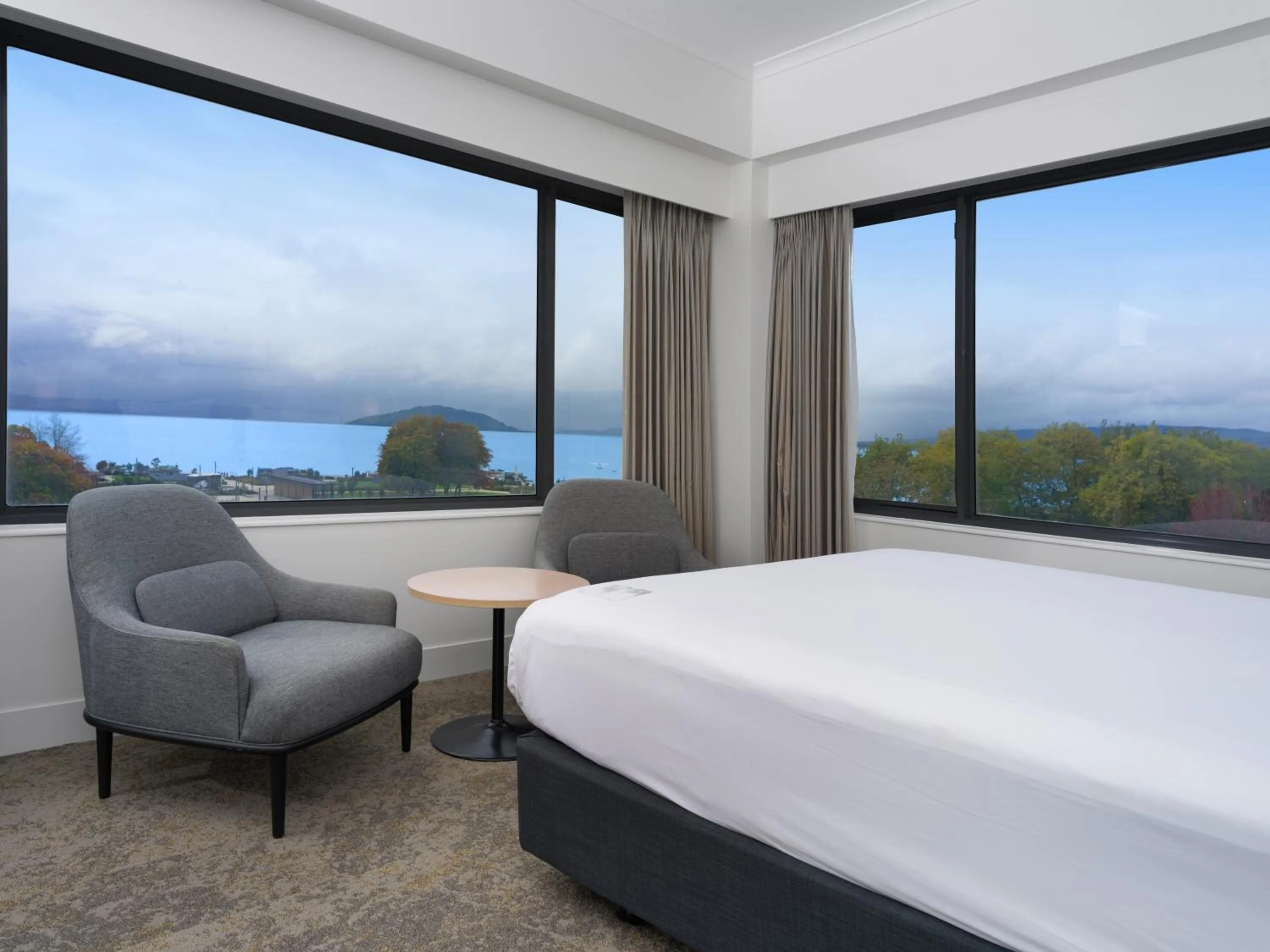 View (from property/room), Bed in Novotel Rotorua Lakeside