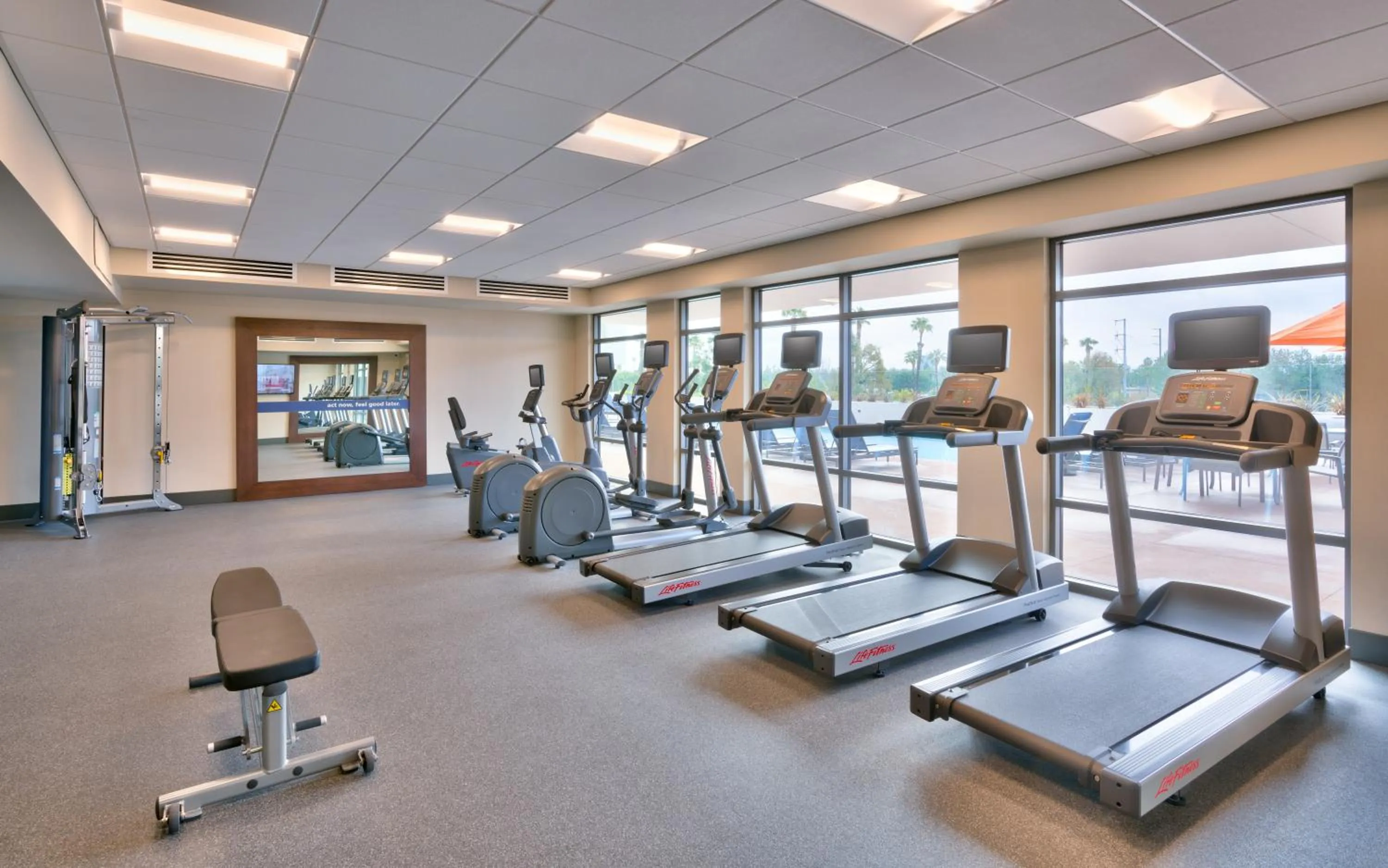 Fitness centre/facilities in Hampton Inn & Suites Anaheim Resort Convention Center