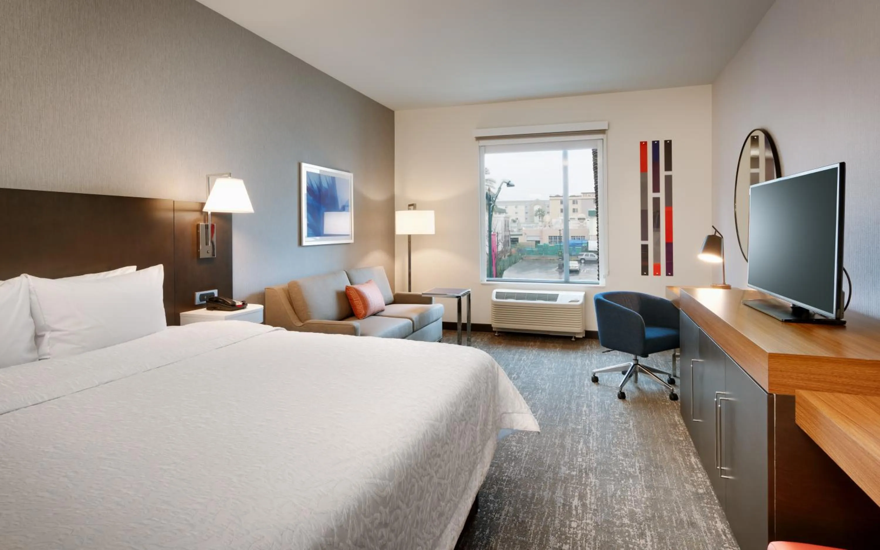 TV and multimedia, Bed in Hampton Inn & Suites Anaheim Resort Convention Center