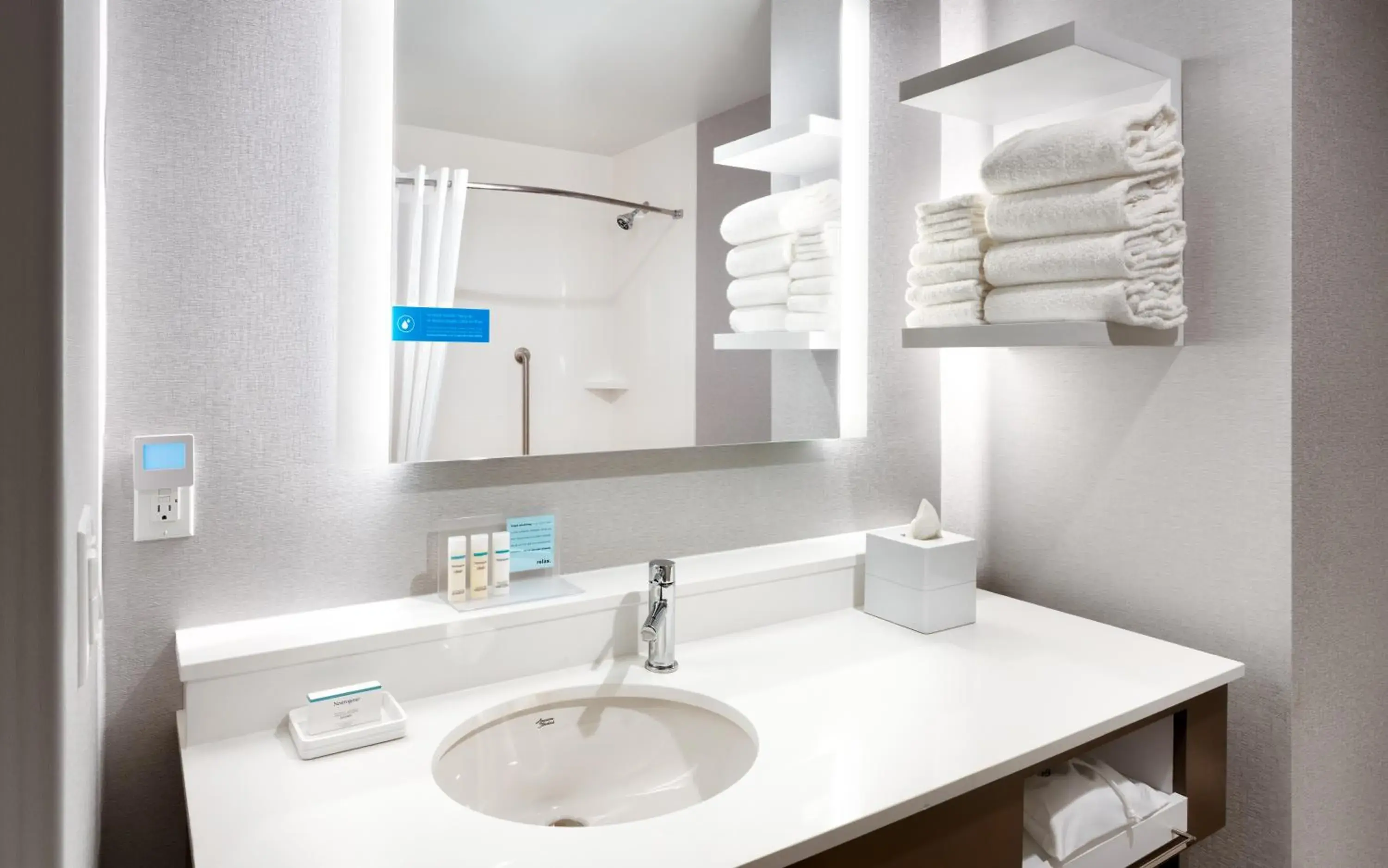 Queen Room with Two Queen Beds in Hampton Inn & Suites Anaheim Resort Convention Center Queen Room with Two Queen Beds in Hampton Inn & Suites Anaheim Resort Convention Center