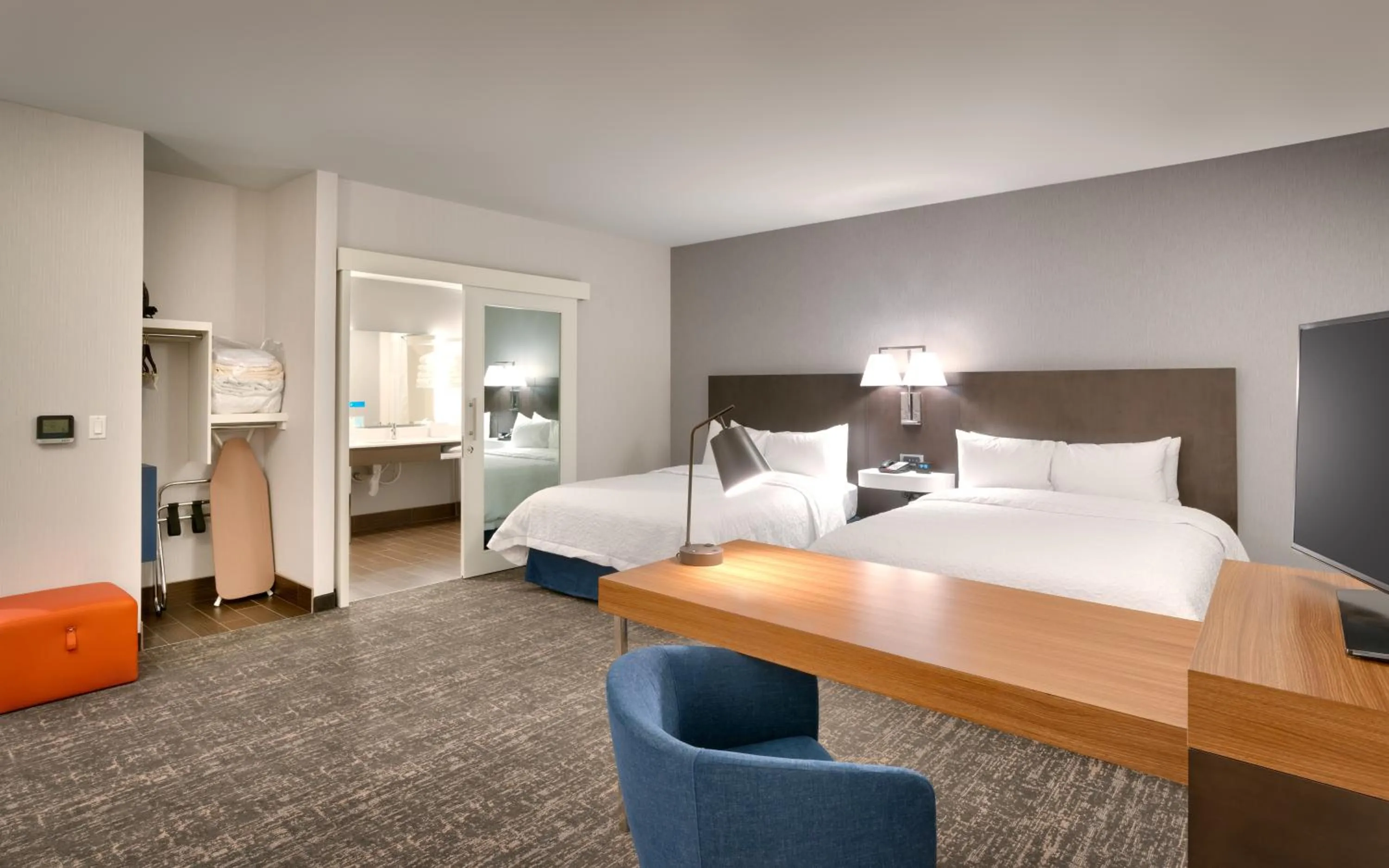 Bedroom, Bed in Hampton Inn & Suites Anaheim Resort Convention Center