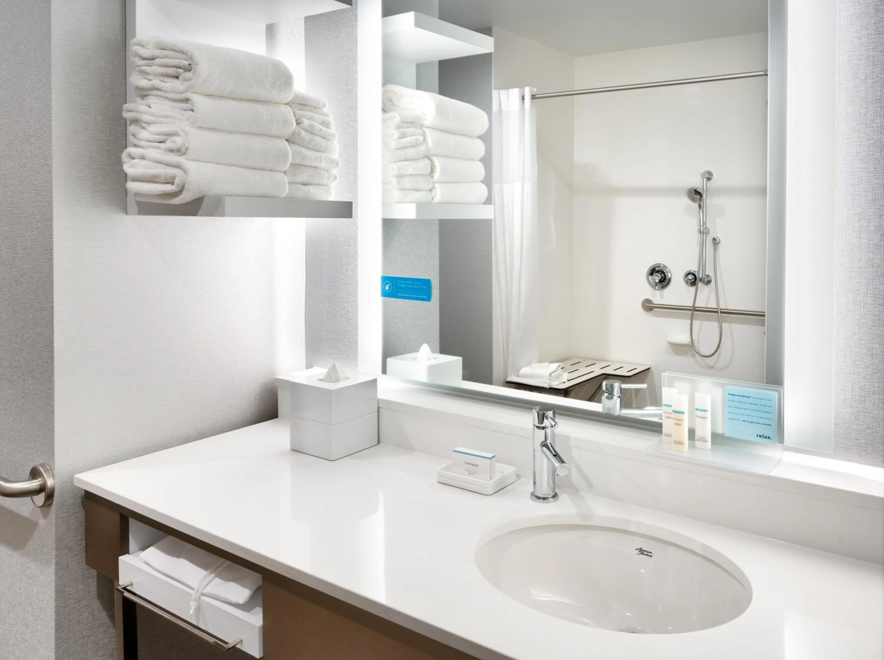 Bathroom in Hampton Inn & Suites Anaheim Resort Convention Center