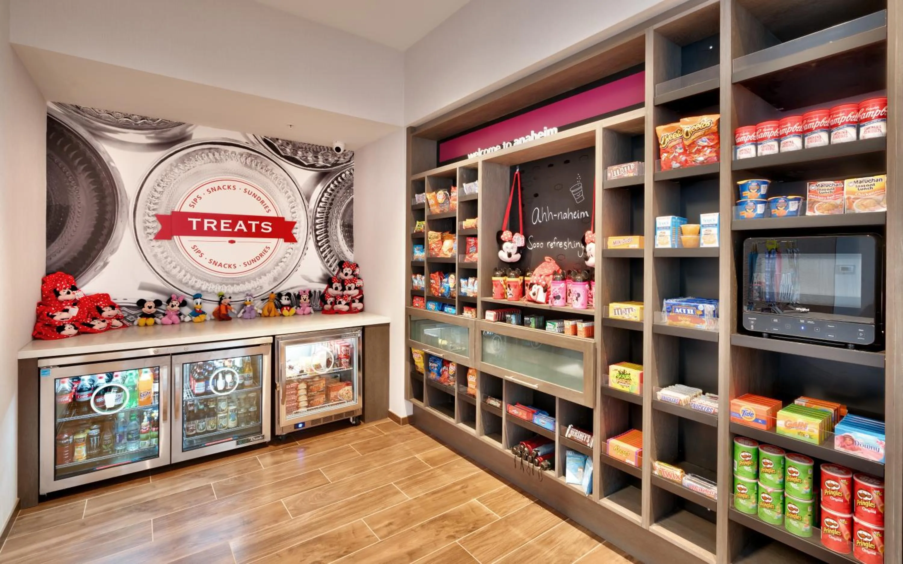 Food and drinks in Hampton Inn & Suites Anaheim Resort Convention Center