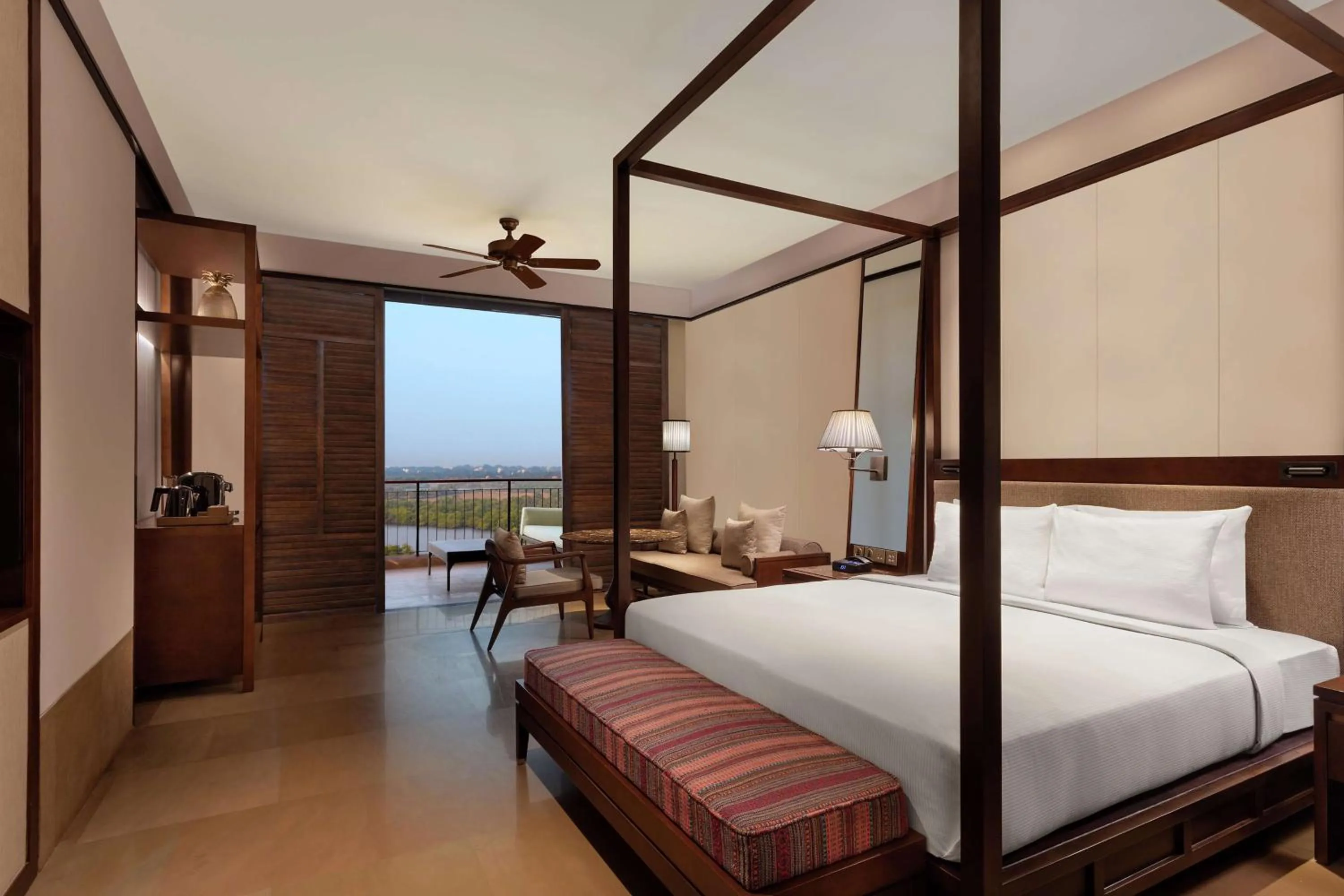 Photo of the whole room, Bed in Hilton Goa Resort Candolim
