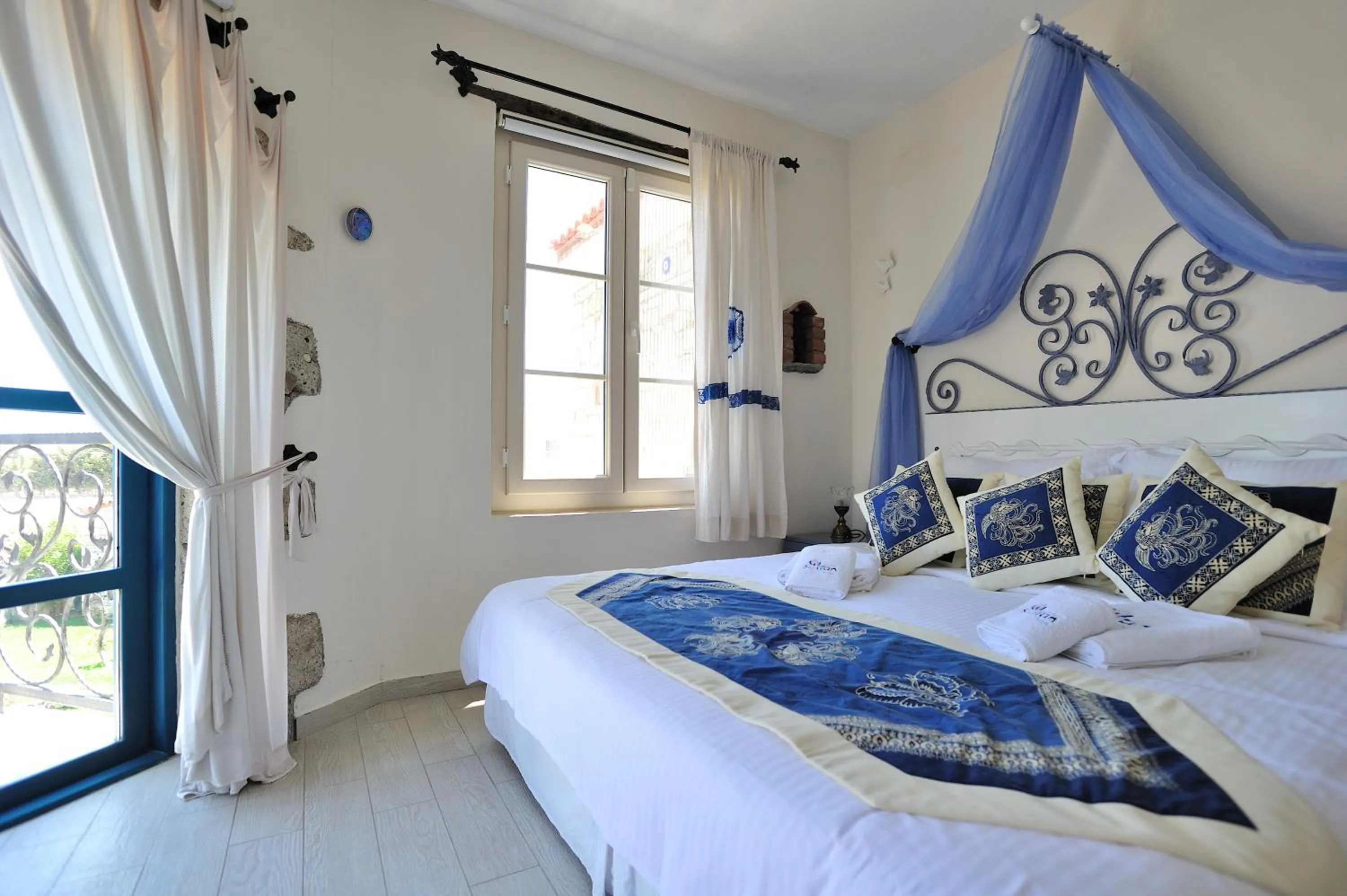 Photo of the whole room, Bed in Alaçatı Sultan Konak Butik Otel ℳℛ Luxury Concept