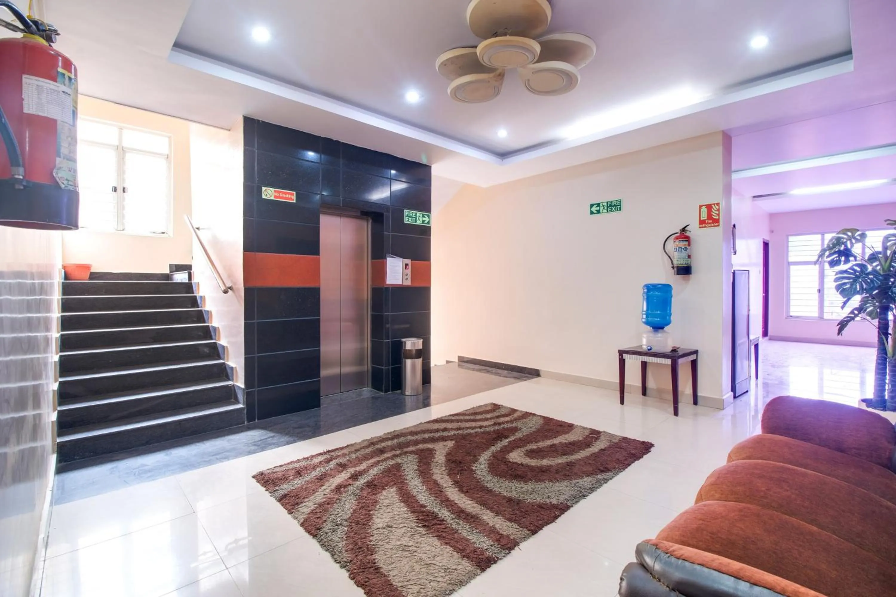 Lobby or reception in Super Townhouse Gajuwaka Near CMR Mall