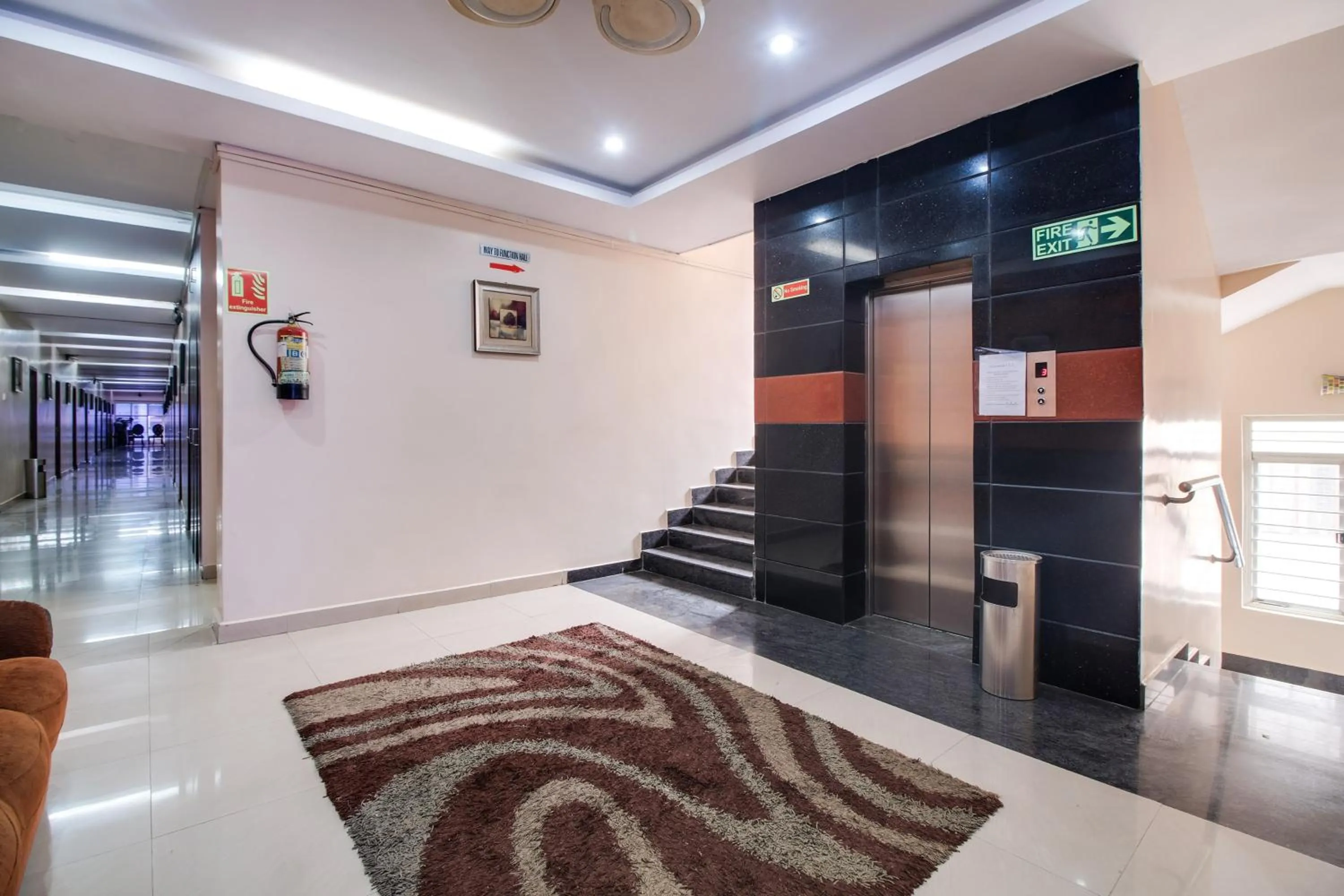 Lobby or reception in Super Townhouse Gajuwaka Near CMR Mall