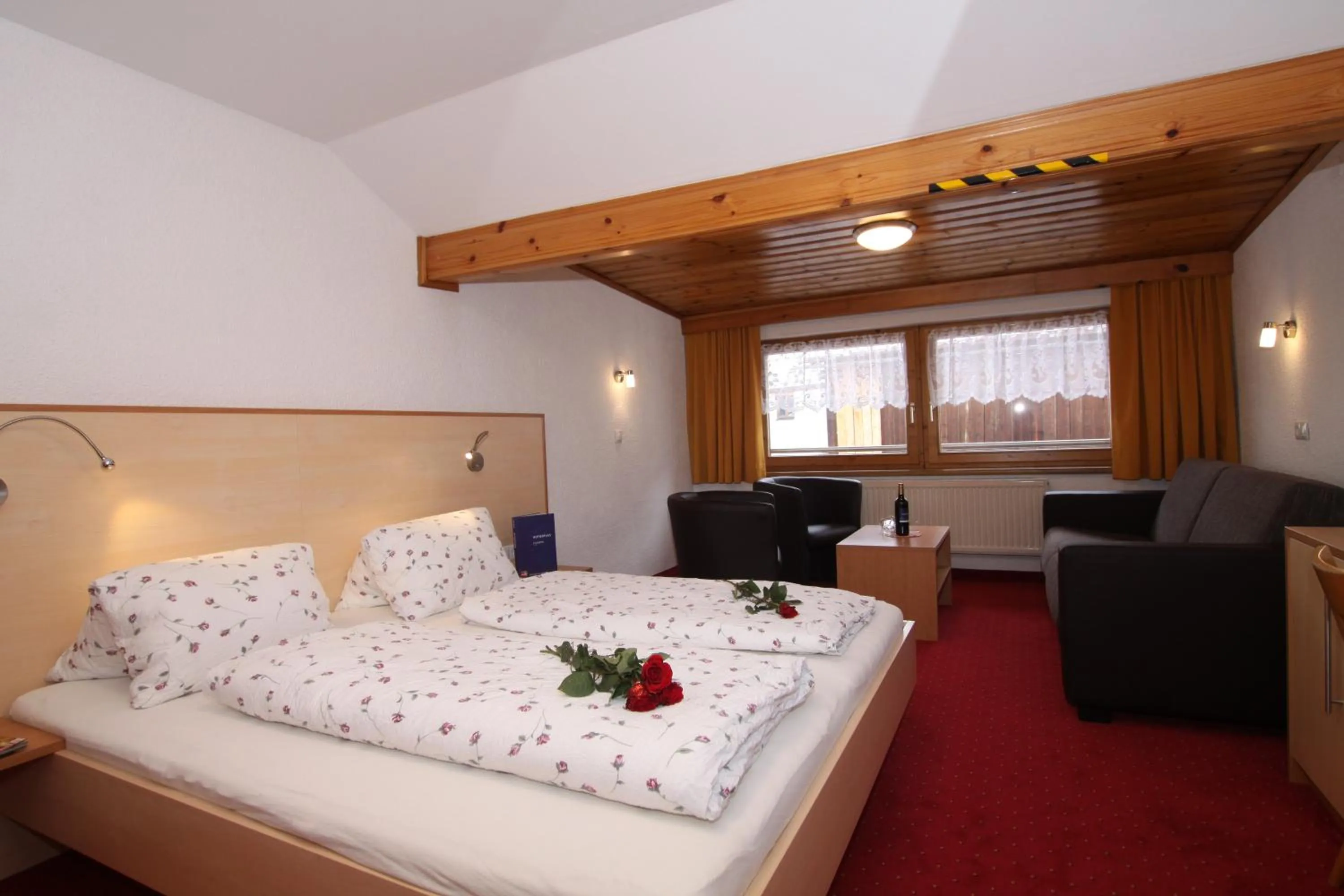 Seating area, Bed in Gästeheim Anni Winkler