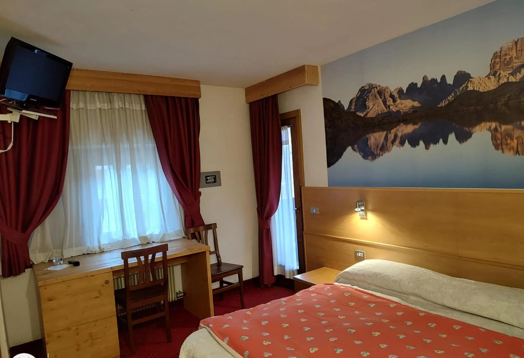 Bedroom, Bed in Hotel Orso Grigio