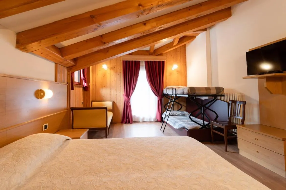 Bed in Hotel Orso Grigio
