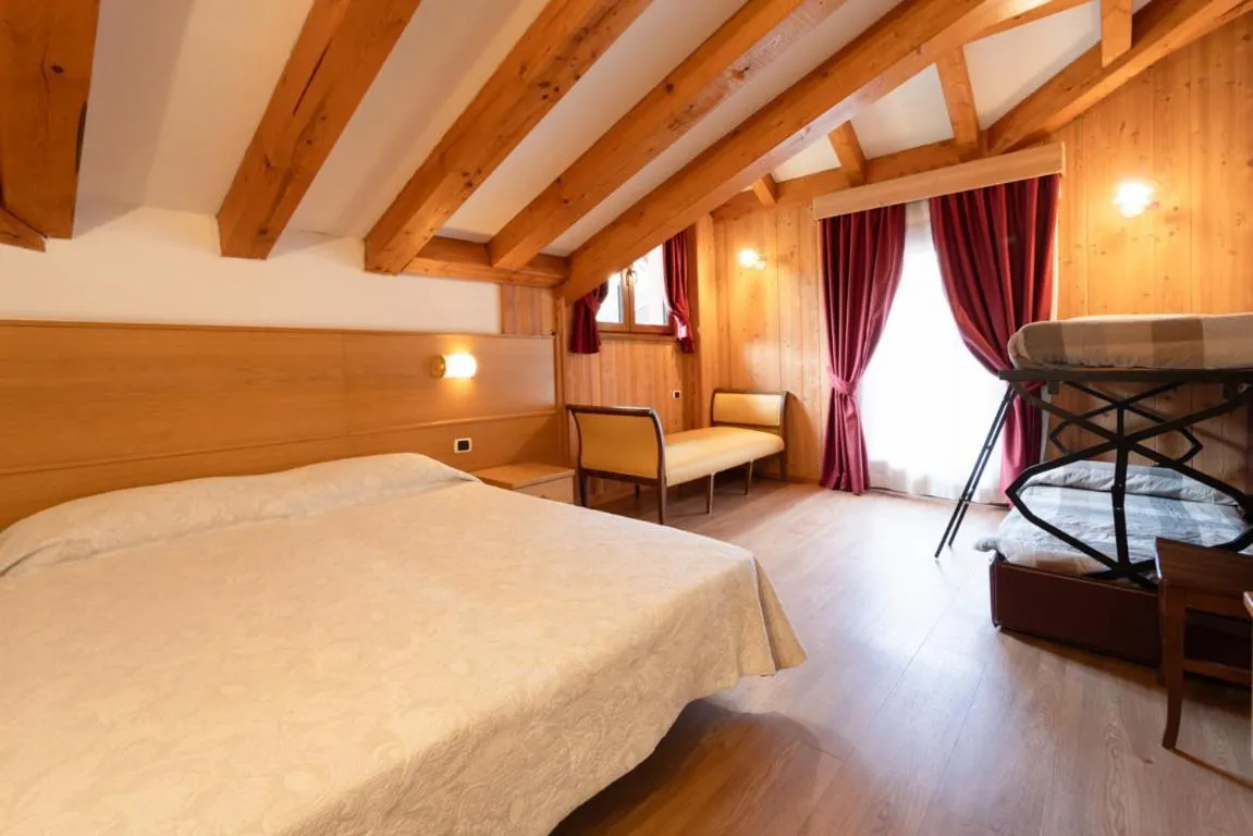 Bed in Hotel Orso Grigio