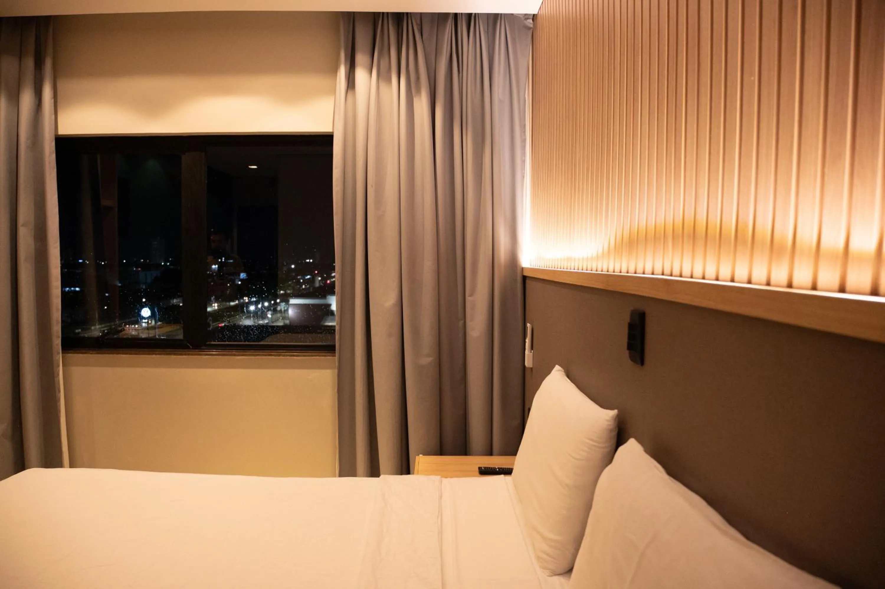 Bedroom, Bed in Golden Plaza Hotel