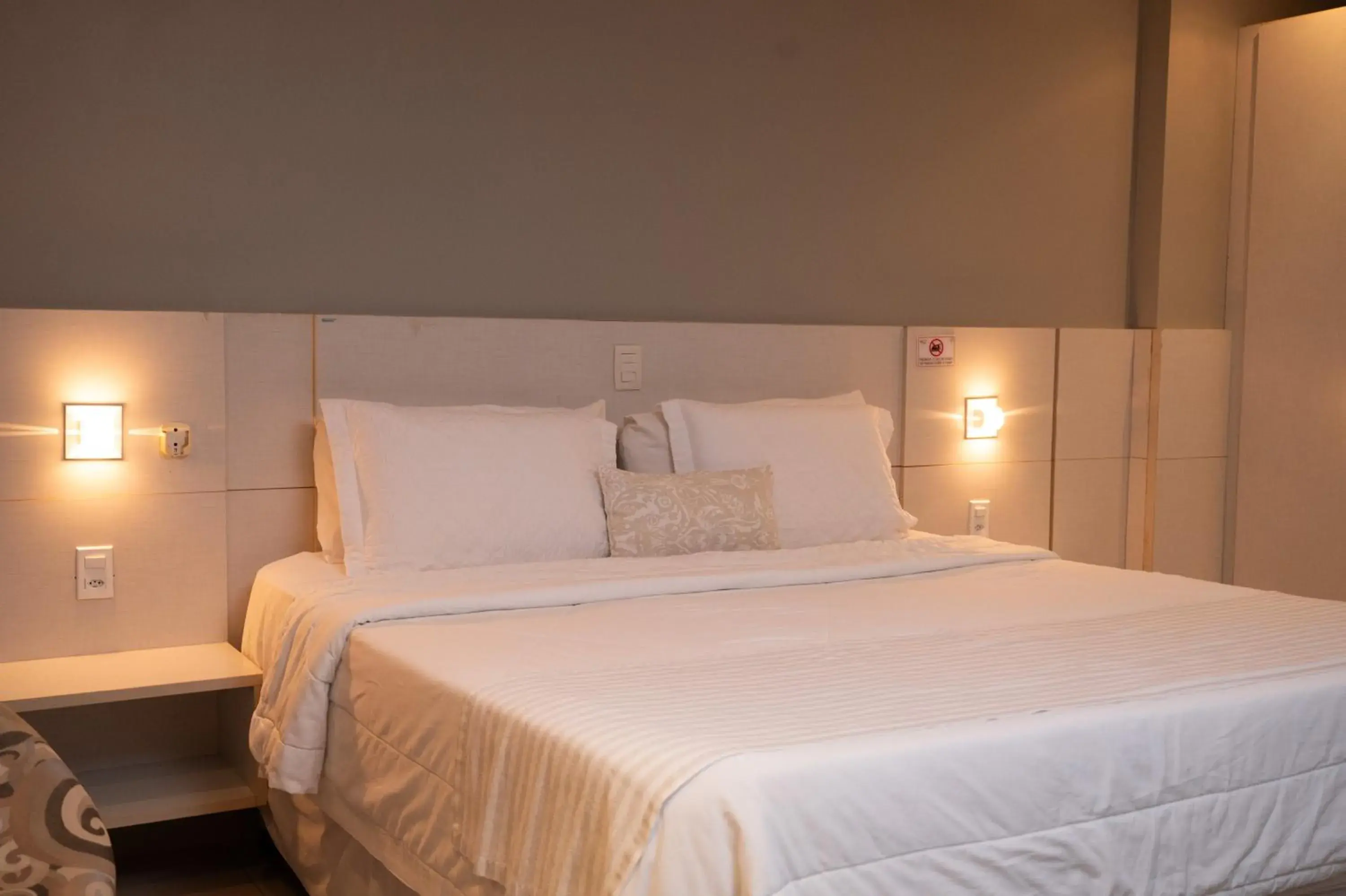 Suite with Spa Bath in Golden Plaza Hotel by Easy Class Suite with Spa Bath in Golden Plaza Hotel by Easy Class