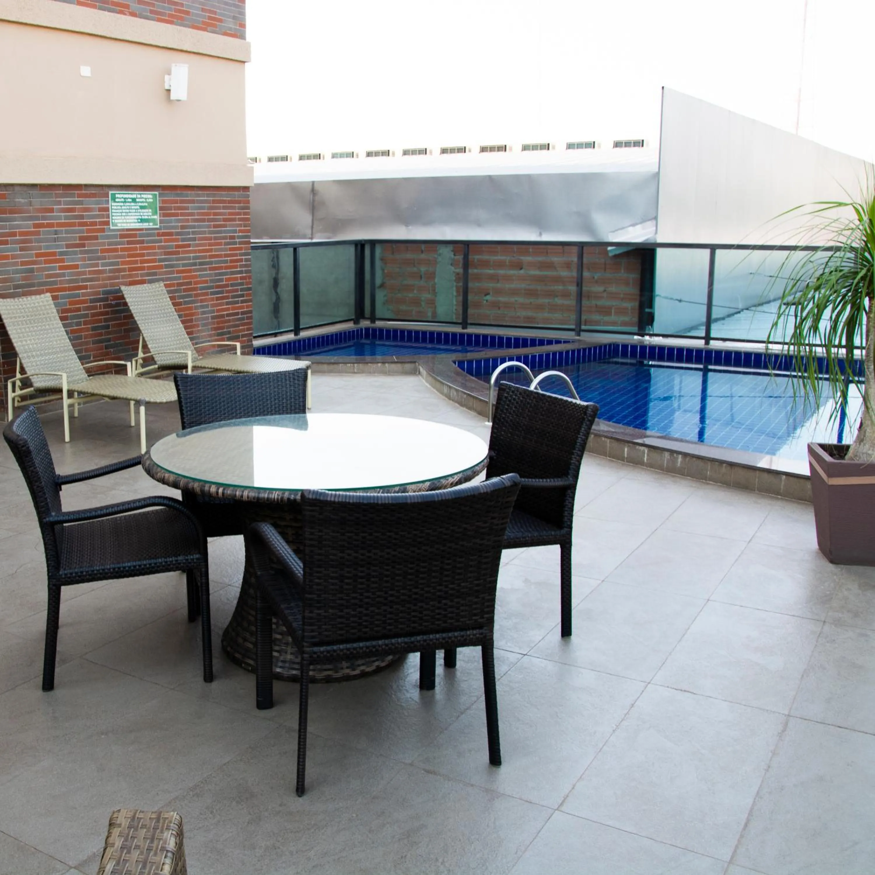 Swimming pool in Golden Plaza Hotel