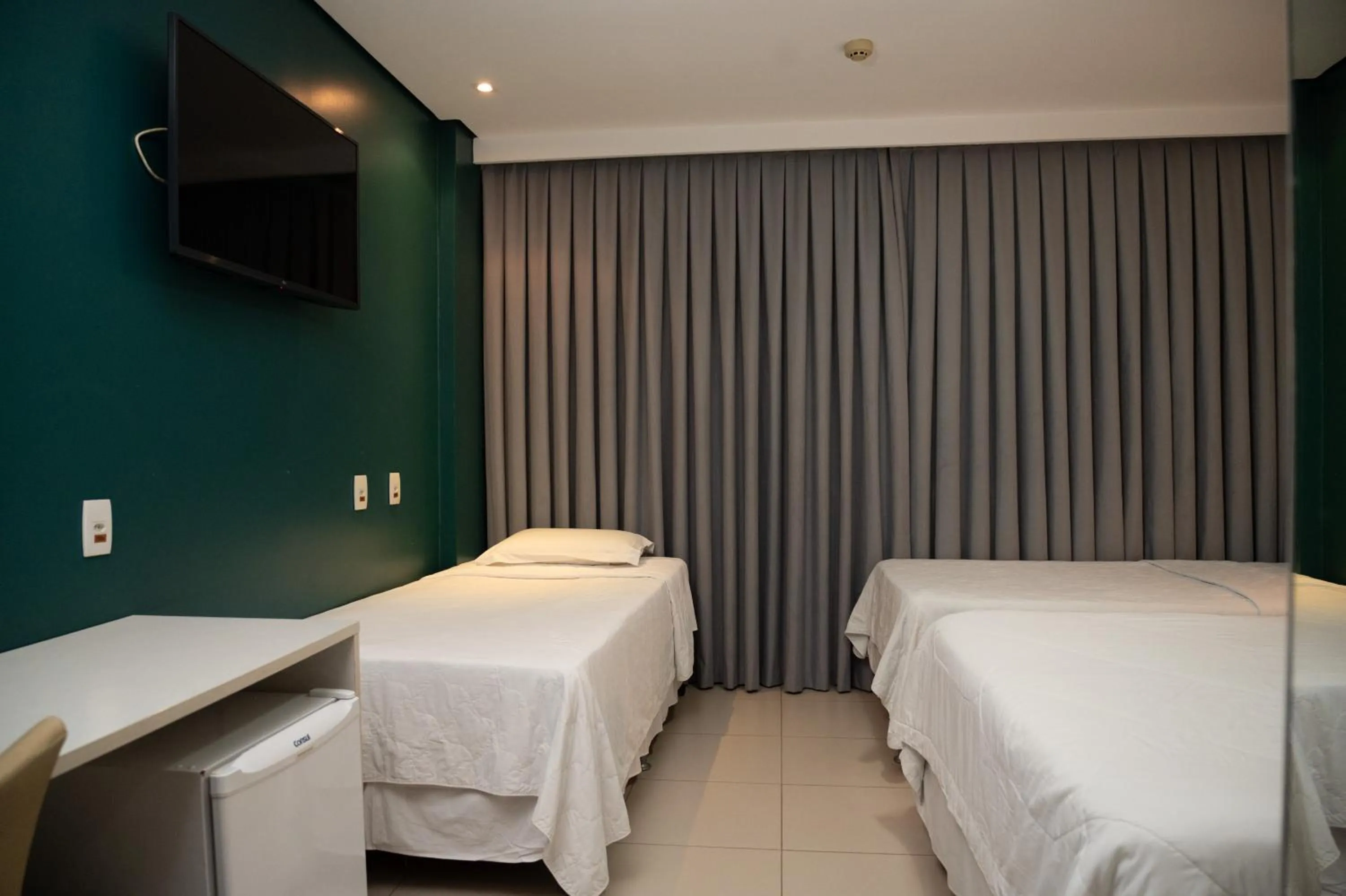 Bedroom, Bed in Golden Plaza Hotel