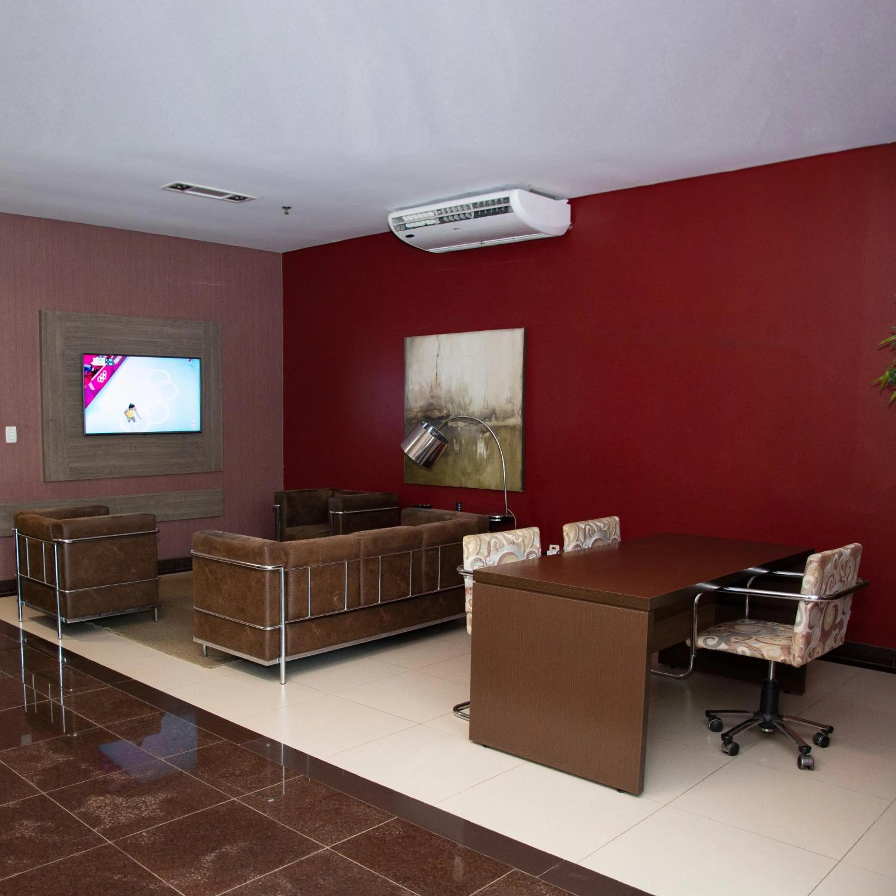 Lounge or bar in Golden Plaza Hotel