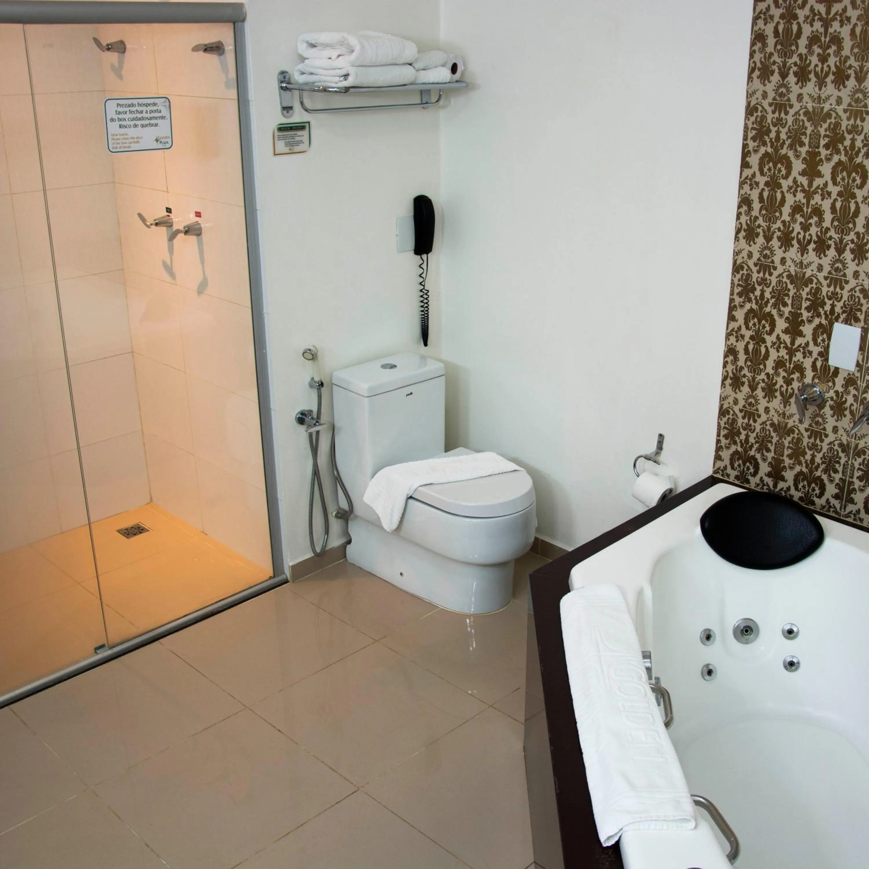 Bathroom in Golden Plaza Hotel