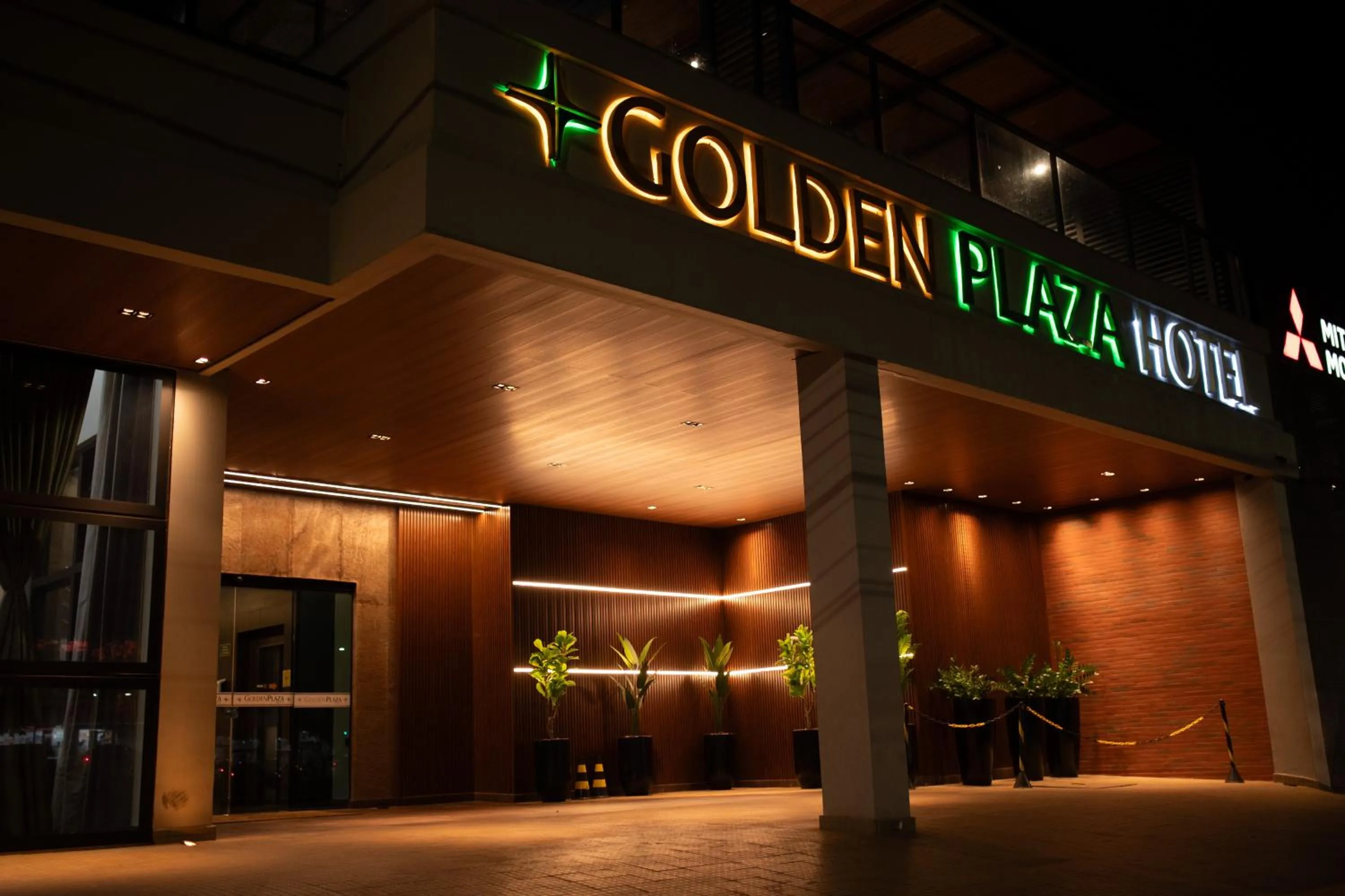 Facade/entrance in Golden Plaza Hotel