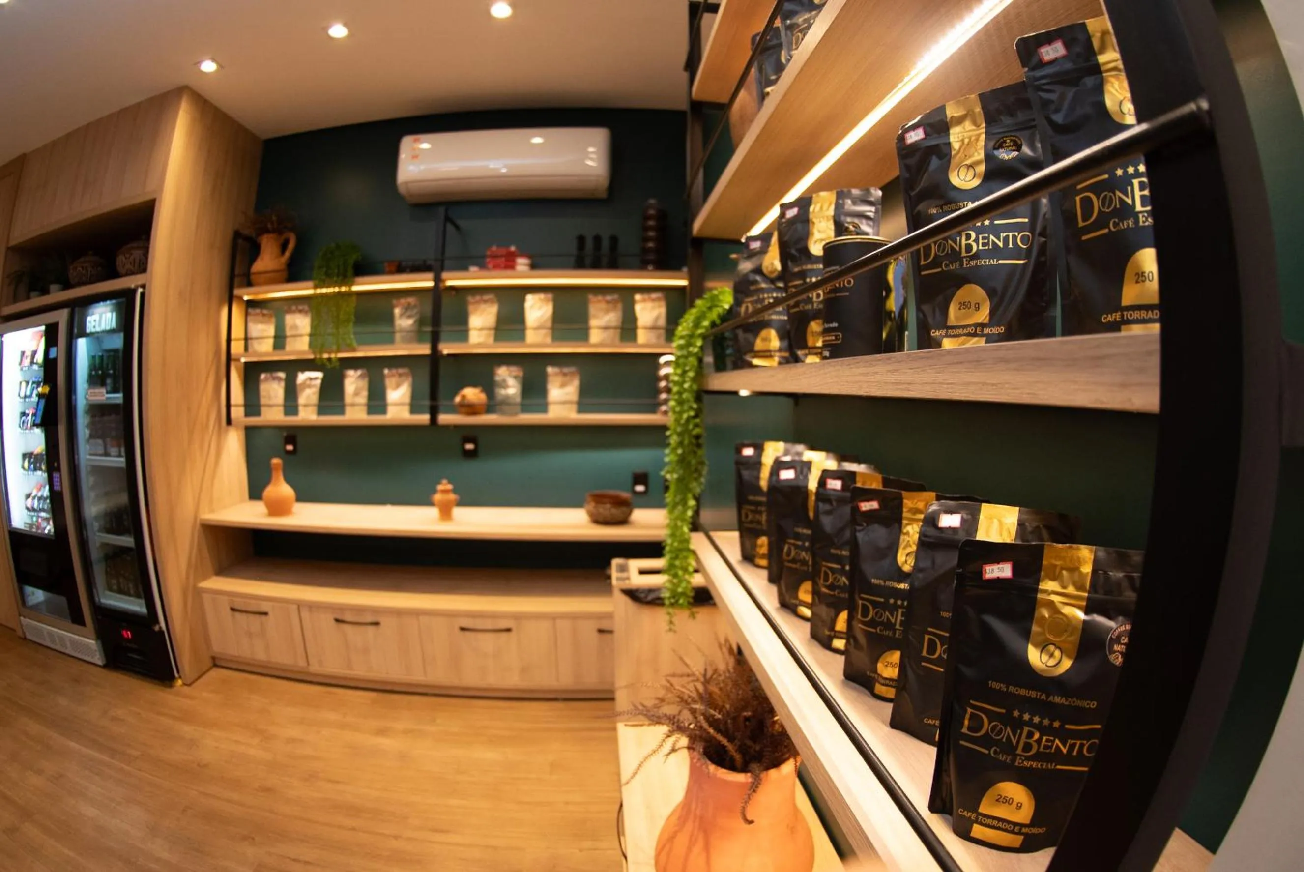 On-site shops in Golden Plaza Hotel