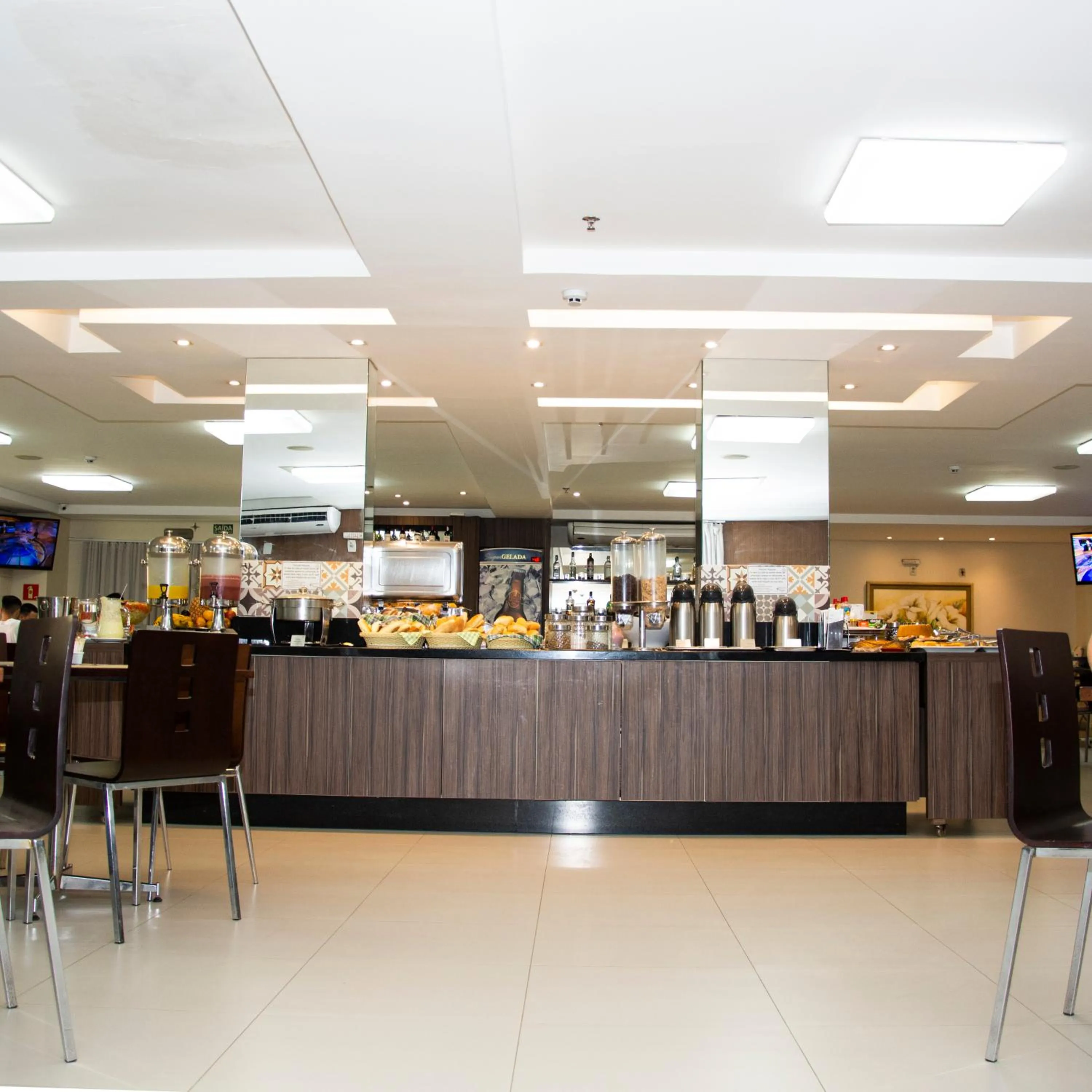 Restaurant/places to eat in Golden Plaza Hotel