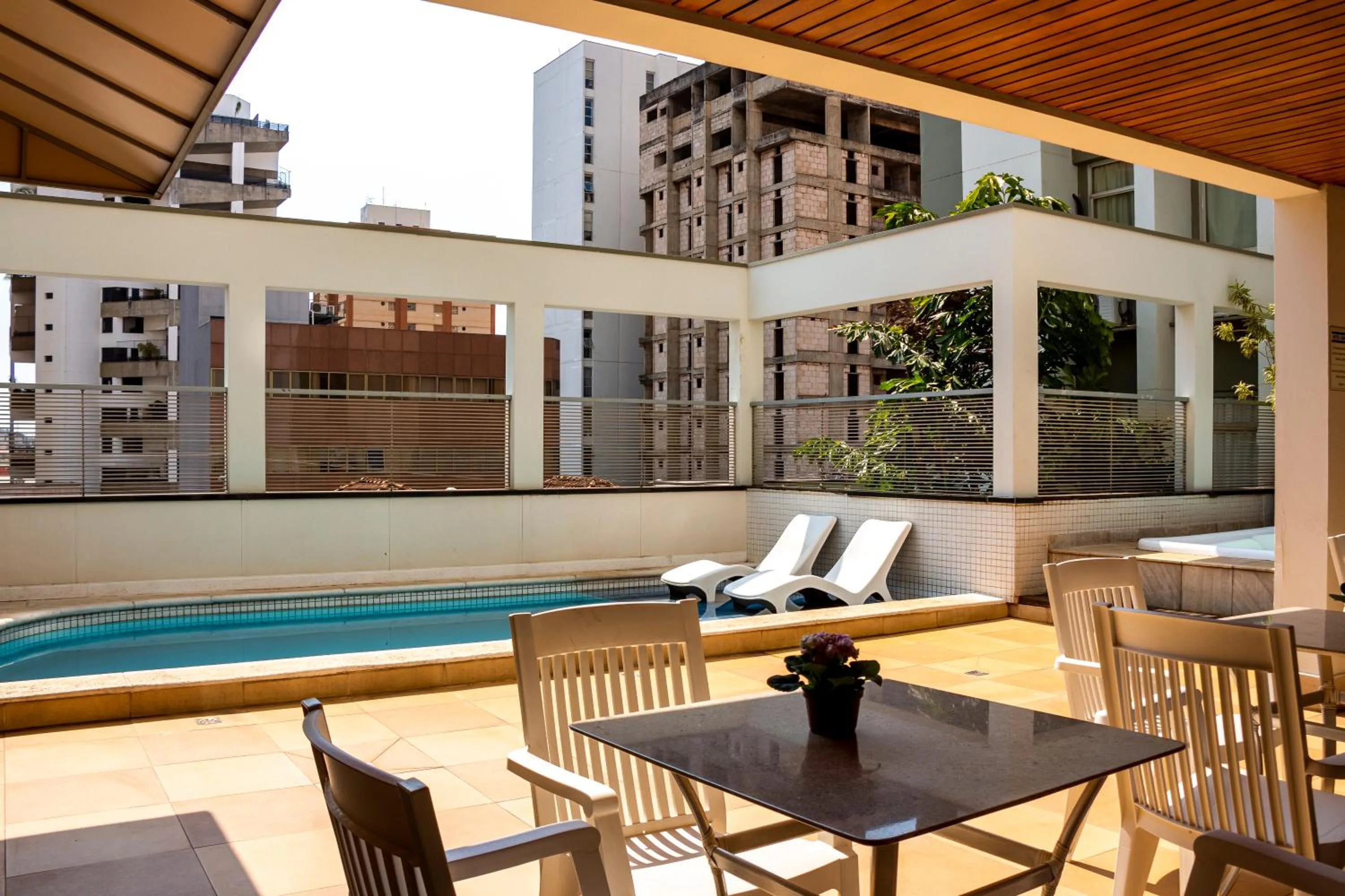 Swimming pool in Hotel Dan Inn São José do Rio Preto by Nacional Inn
