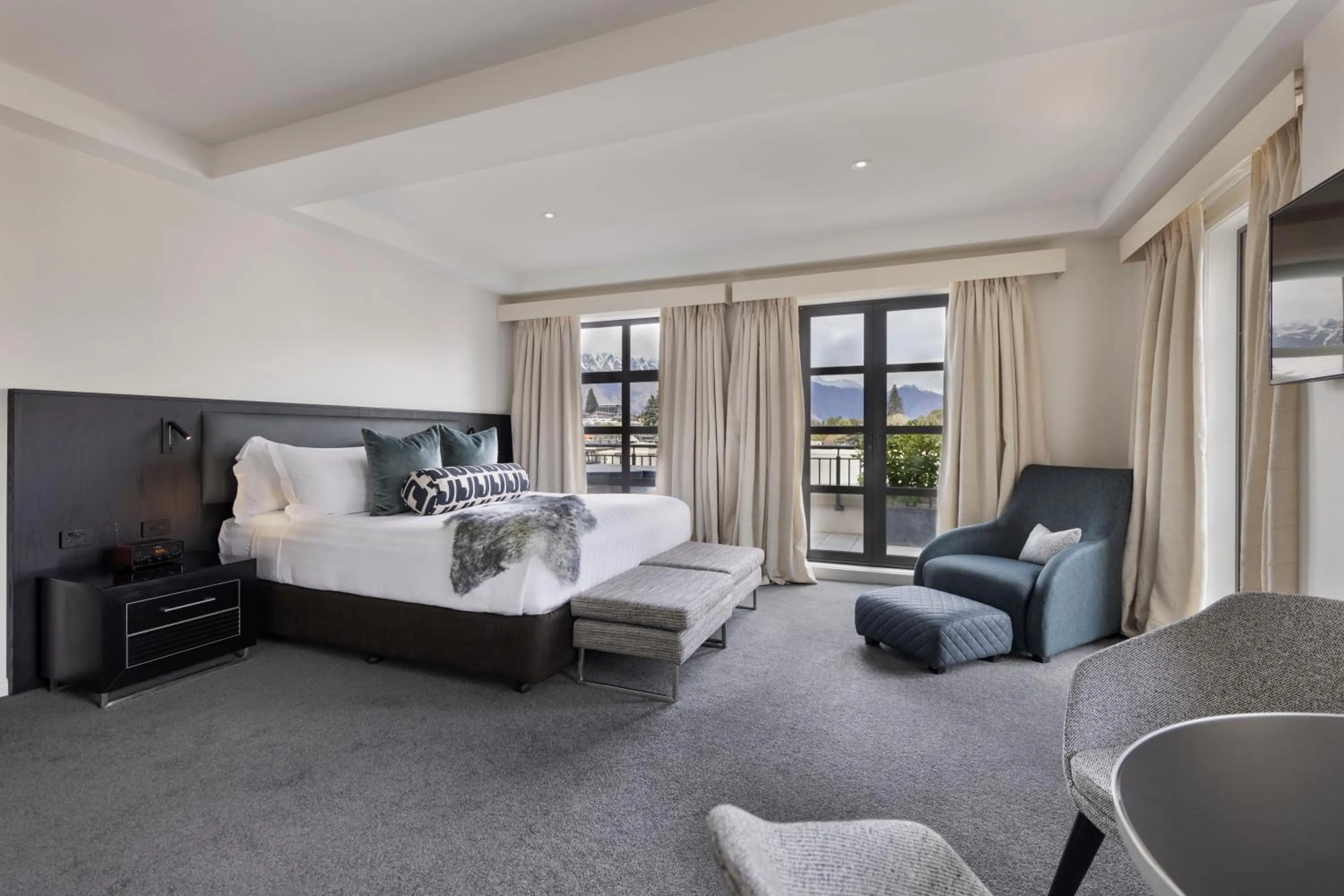 Balcony/Terrace, Bed in Sofitel Queenstown Hotel & Spa