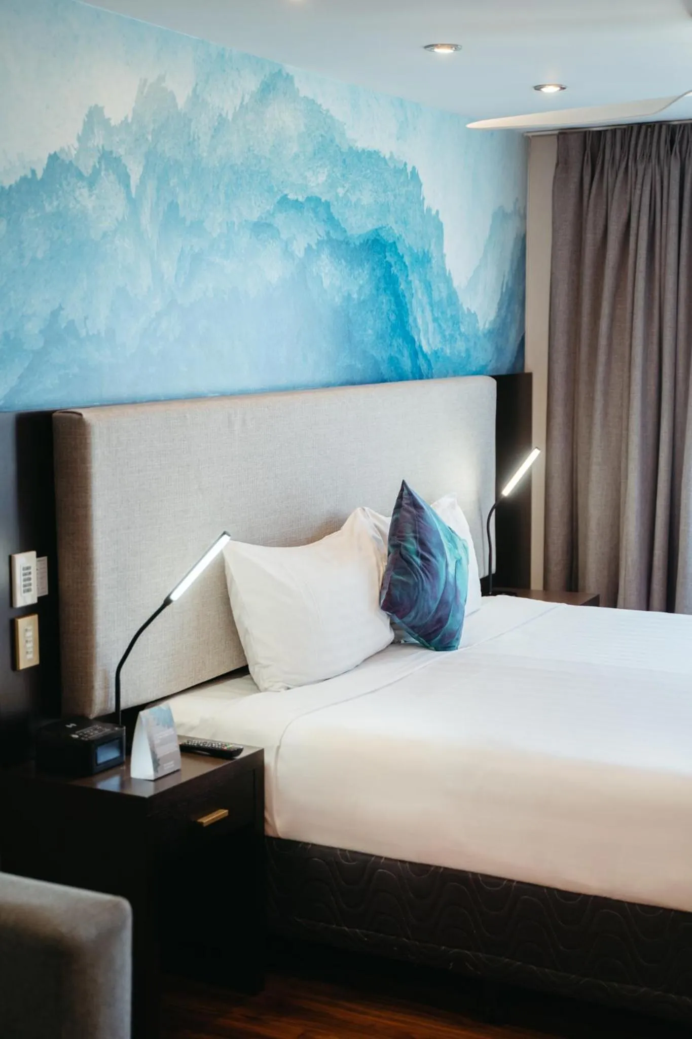 Bedroom, Bed in Auckland City Hotel - Hobson St