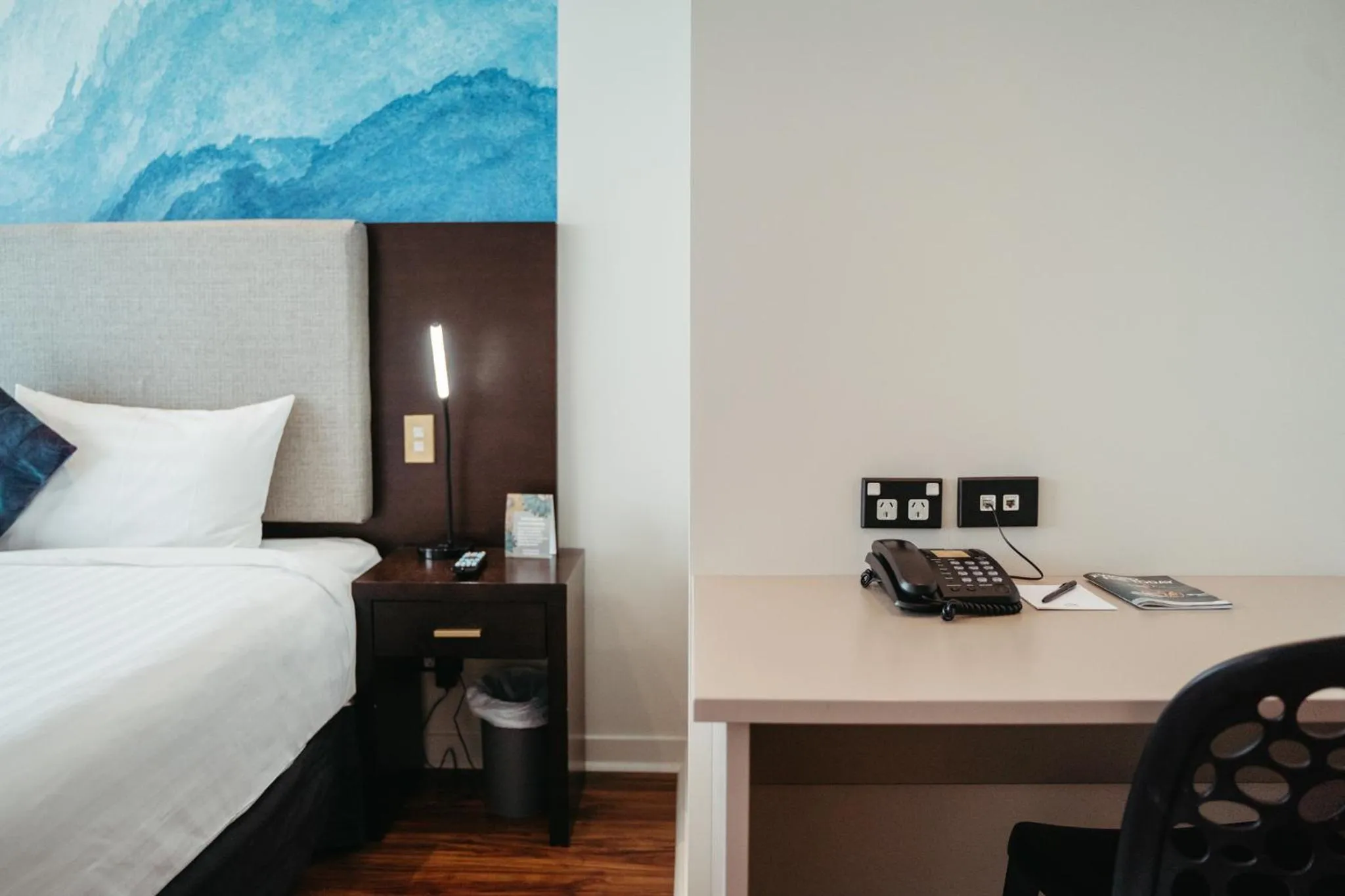 Bedroom, Bed in Auckland City Hotel - Hobson St