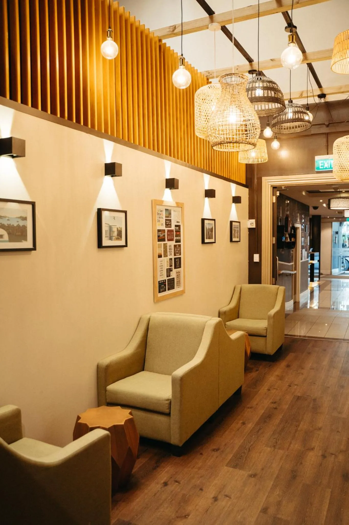 Seating area in Auckland City Hotel - Hobson St