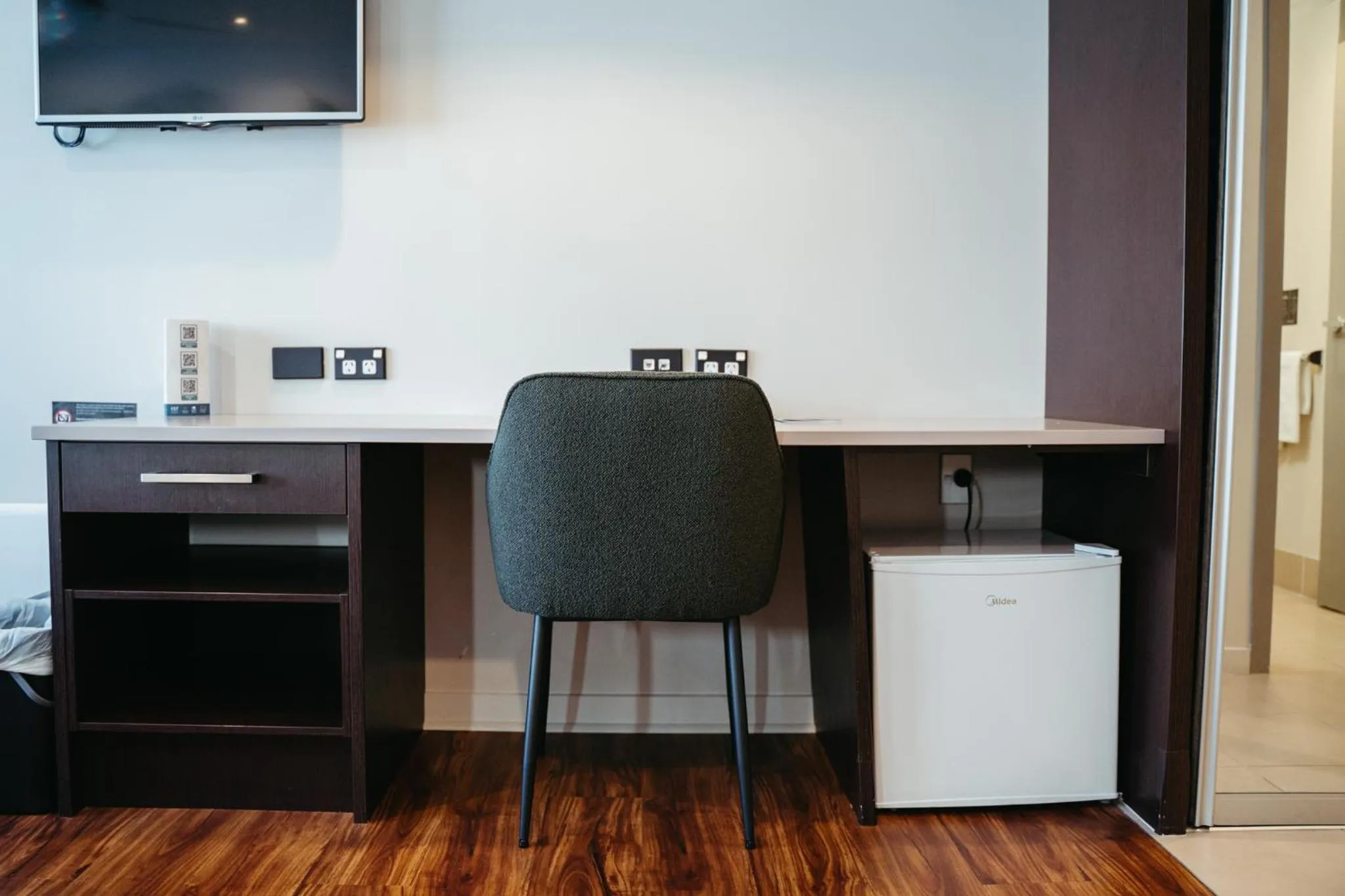 hair dresser in Auckland City Hotel - Hobson St