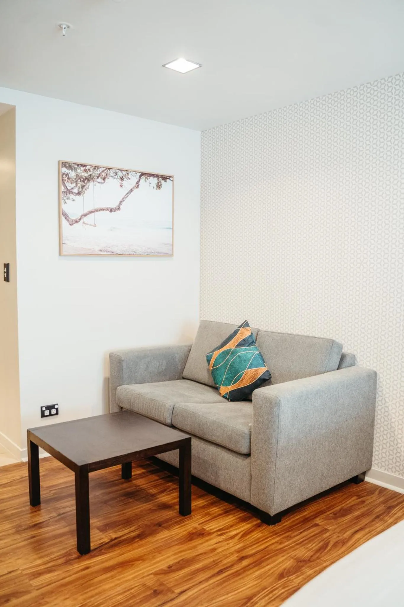 Living room in Auckland City Hotel - Hobson St