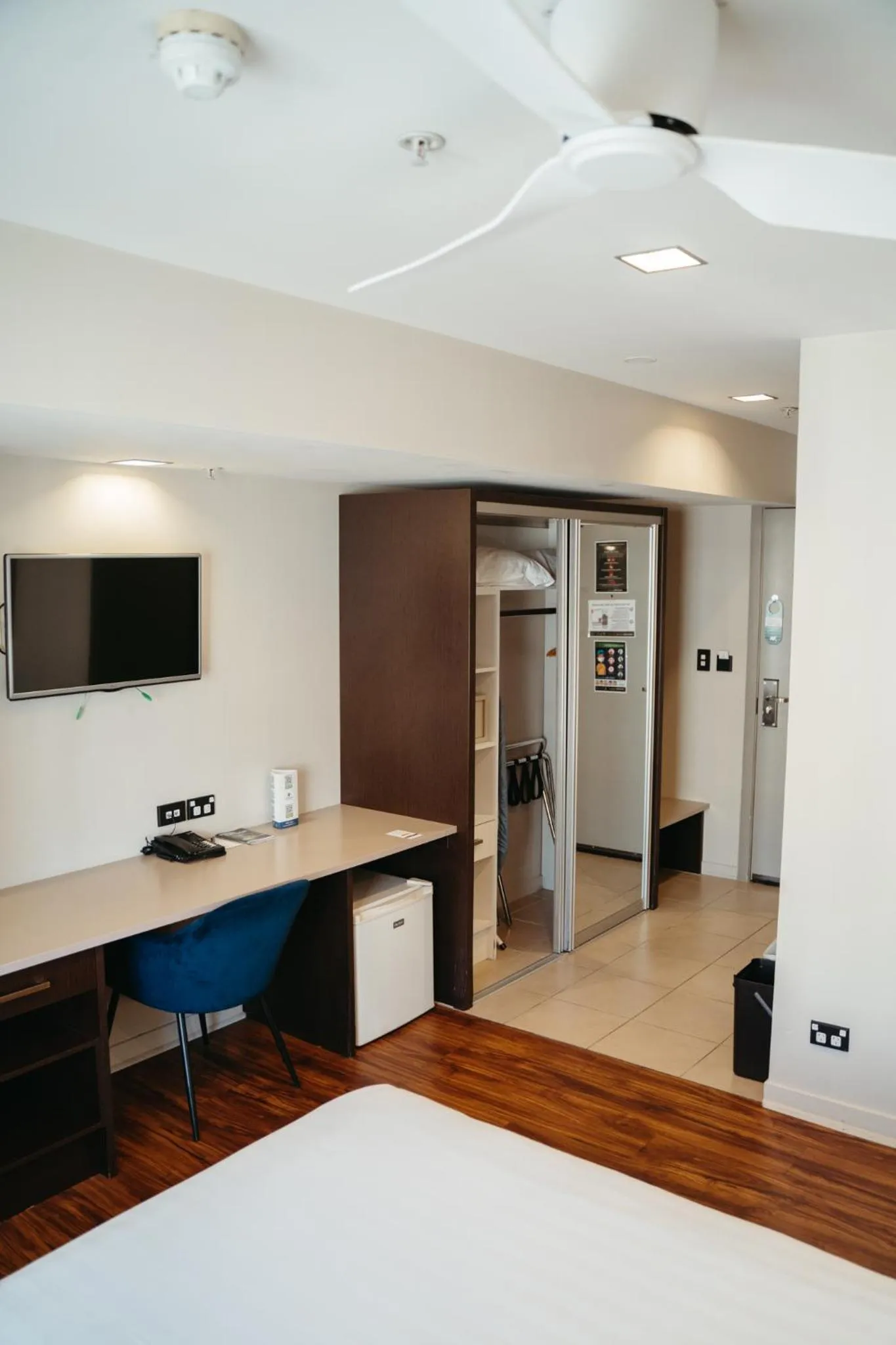 hair dresser in Auckland City Hotel - Hobson St