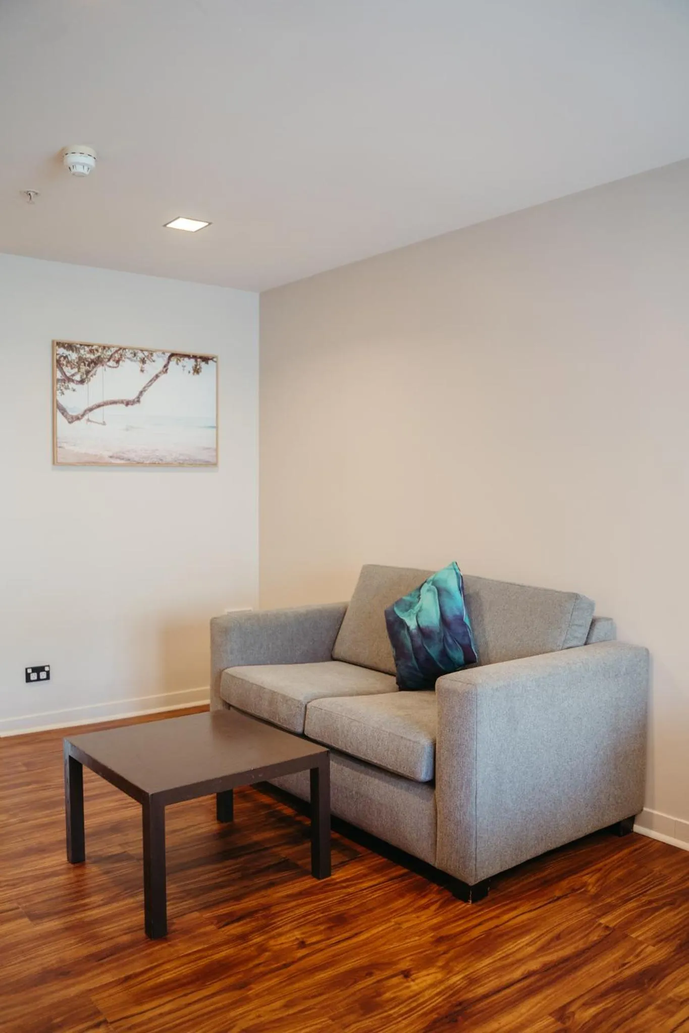 hair dresser in Auckland City Hotel - Hobson St