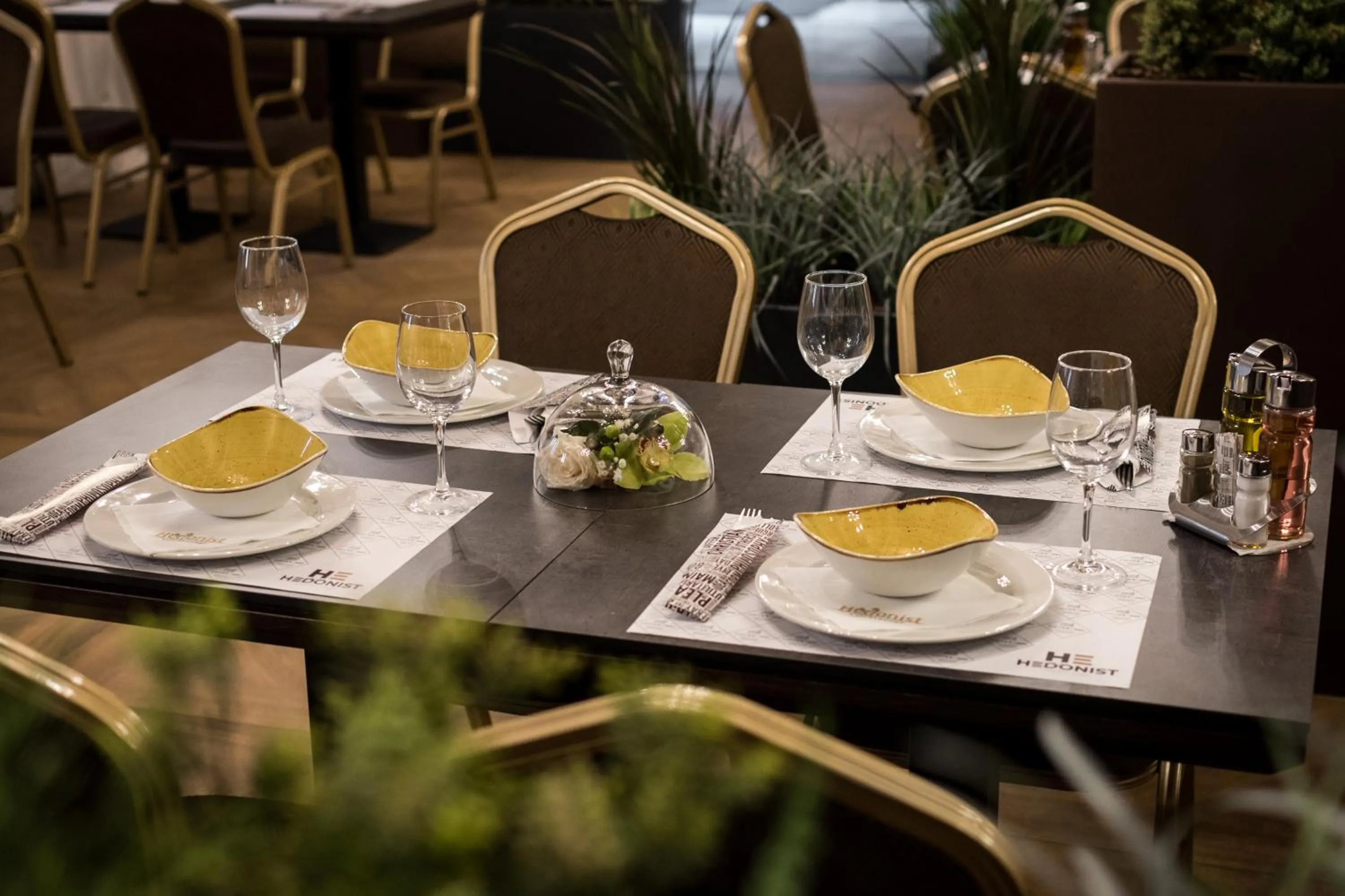 Restaurant/places to eat in Hotel Grand Hedonist