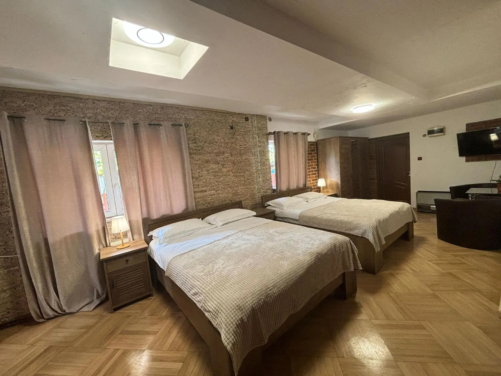 Restaurant/places to eat, Bed in Vila Daddy