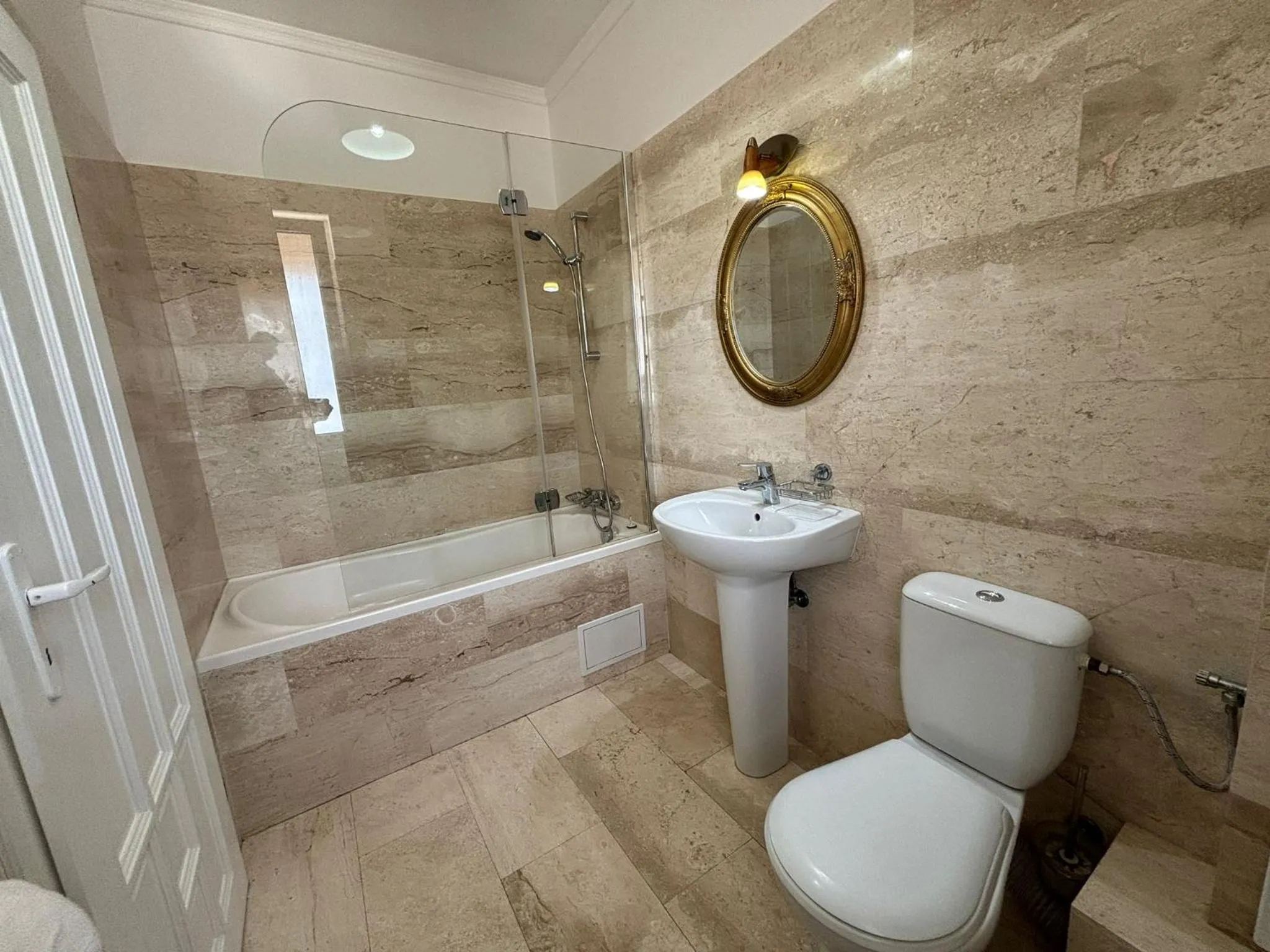 Shower in Vila Daddy