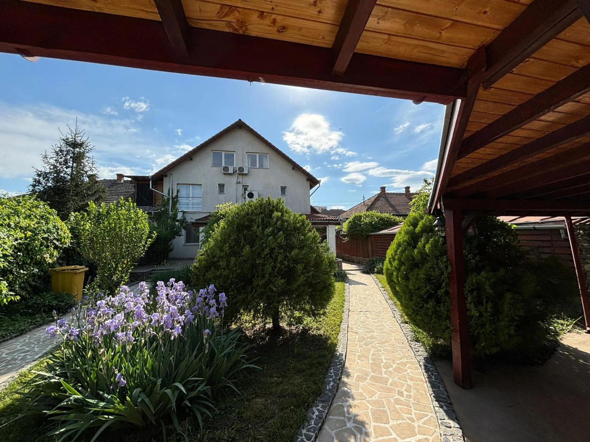 Property building in Vila Daddy